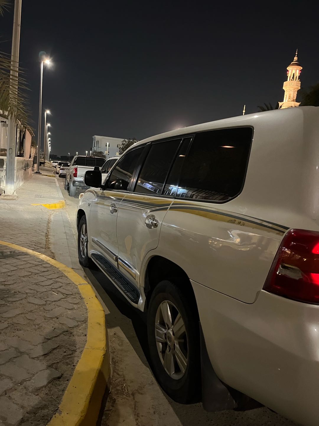 Car Image 2014 TOYOTA LAND CRUISER VX.R