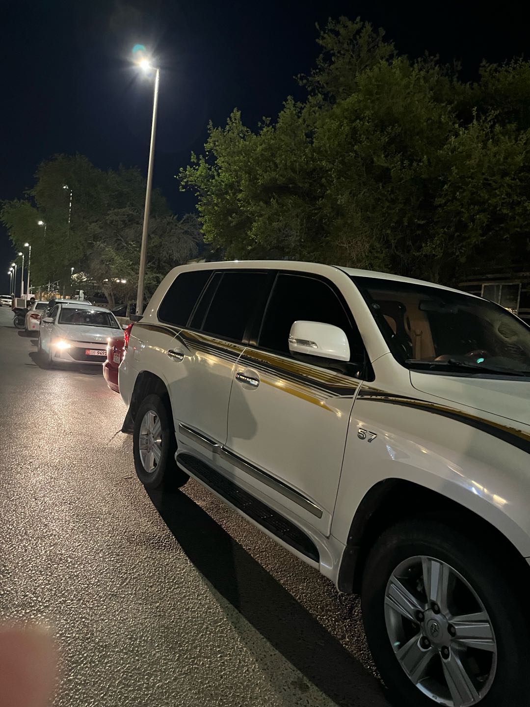 Car Image 2014 TOYOTA LAND CRUISER VX.R