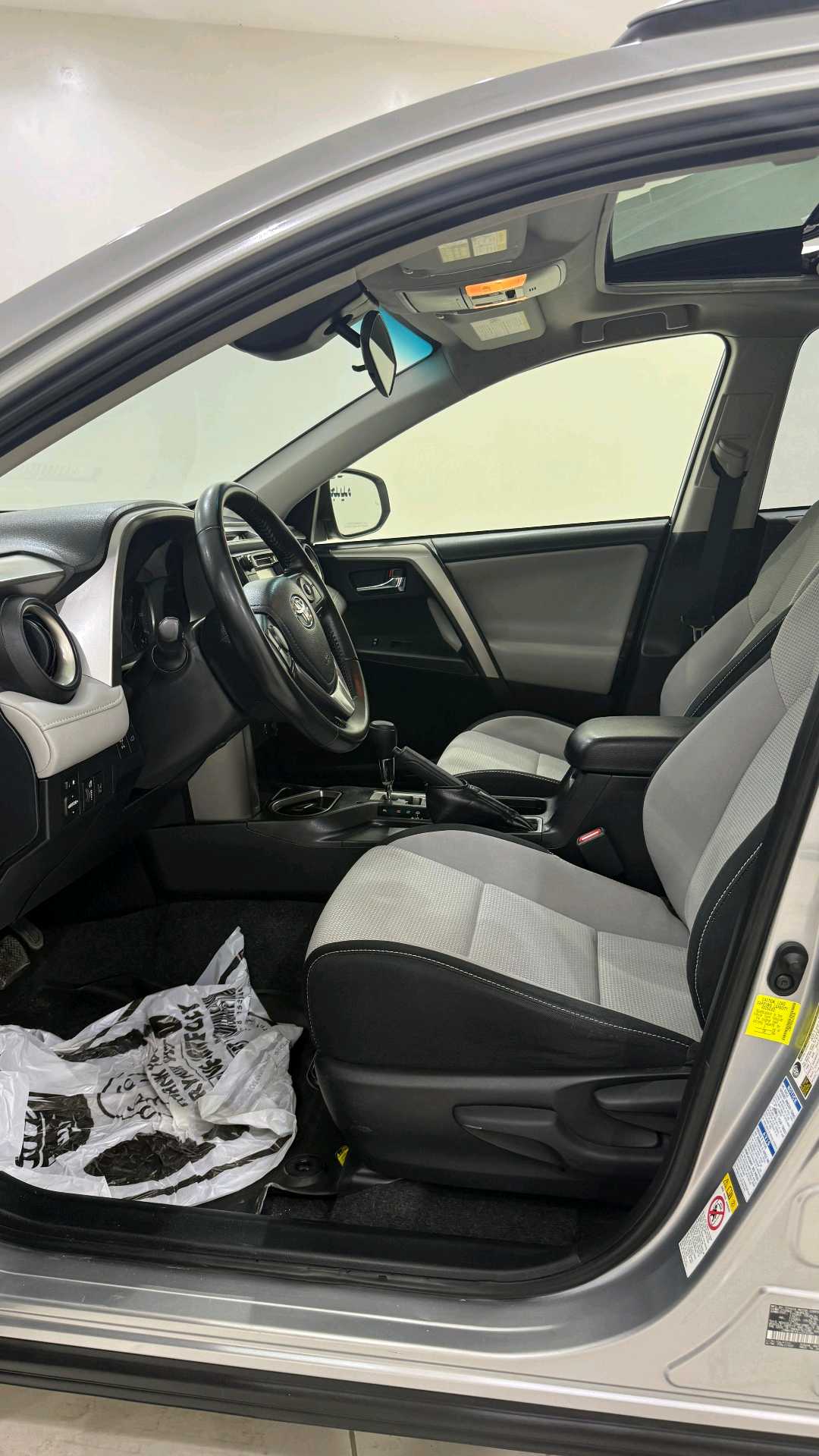 Car Image 2018 TOYOTA RAV4 XLE