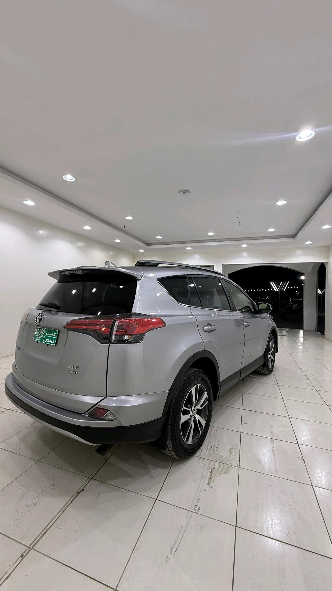 Car Image 2018 TOYOTA RAV4 XLE