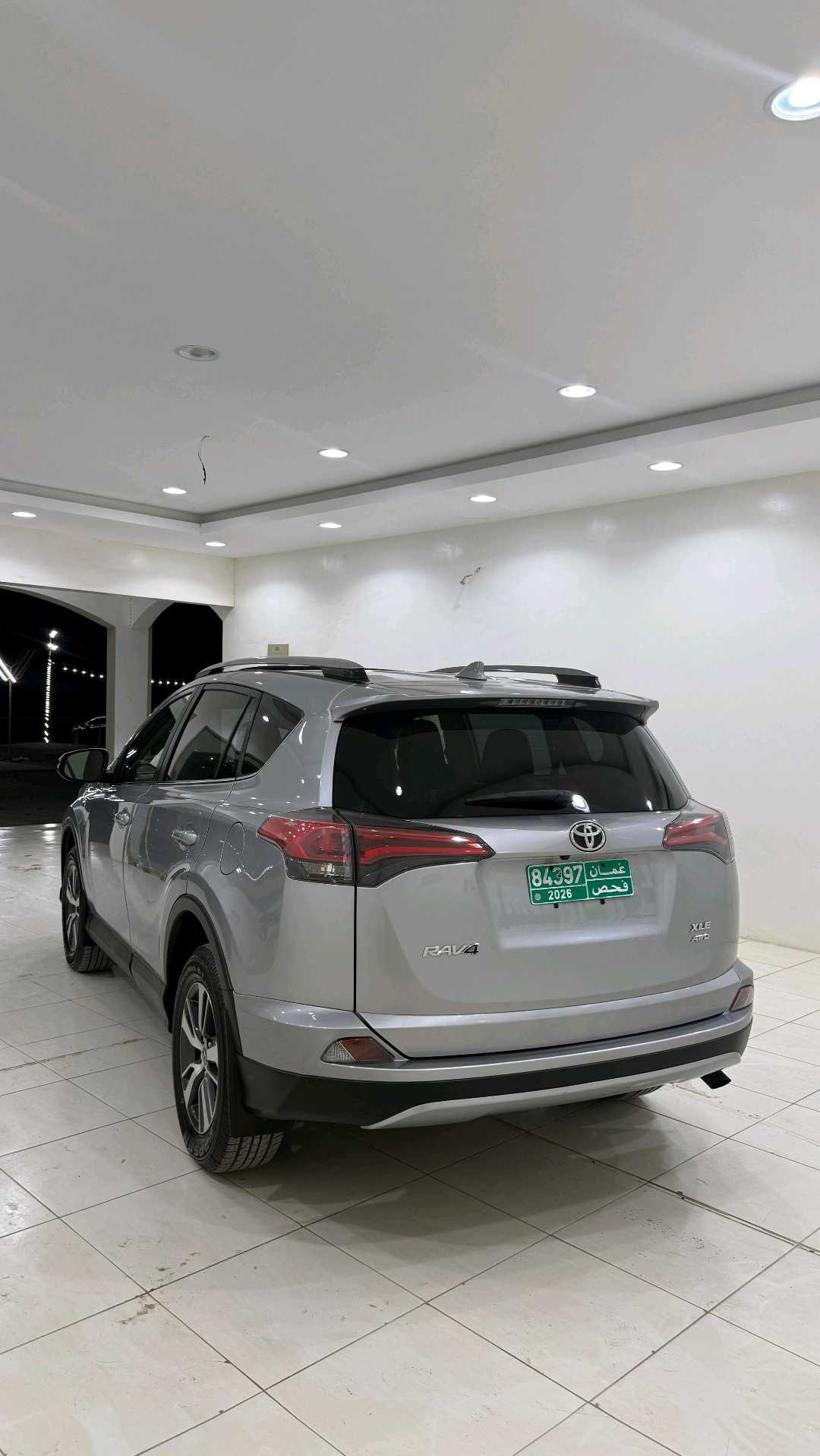 Car Image 2018 TOYOTA RAV4 XLE