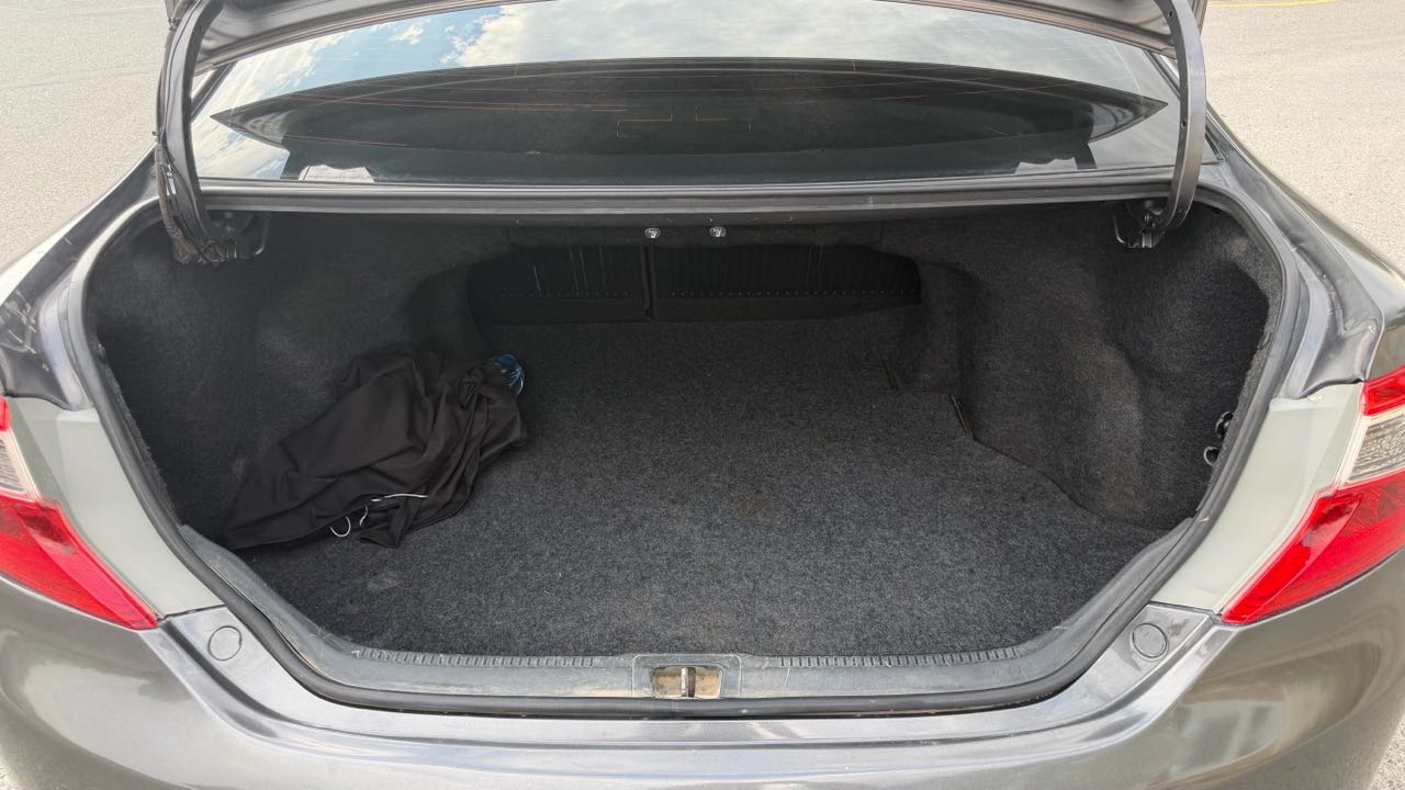 Car Image 2013 TOYOTA CAMRY SE