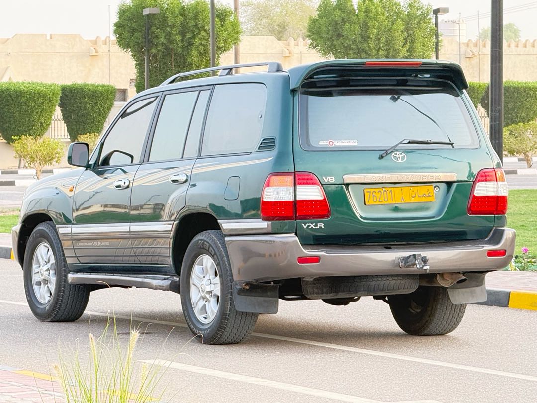 Car Image 2003 TOYOTA LAND CRUISER 