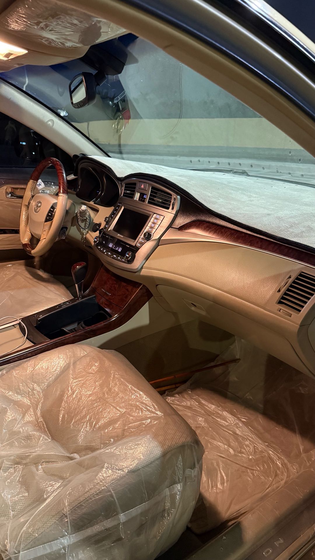Car Image 2011 TOYOTA AVALON LIMITED