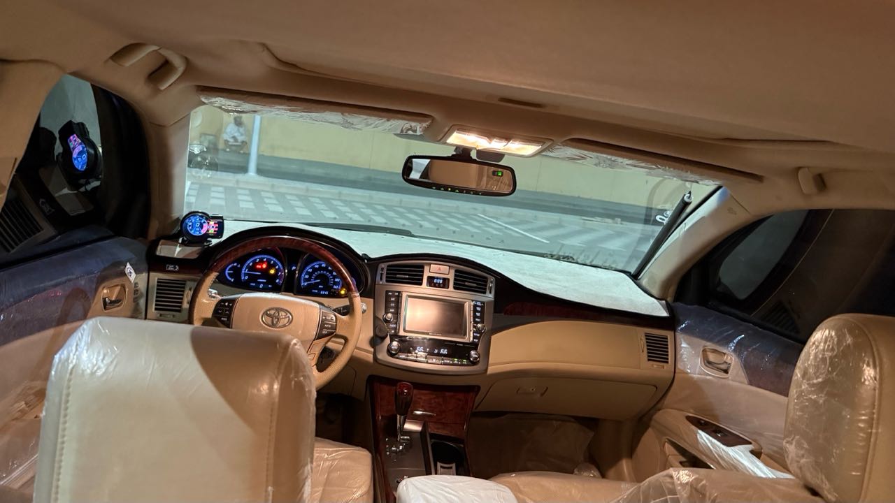 Car Image 2011 TOYOTA AVALON LIMITED