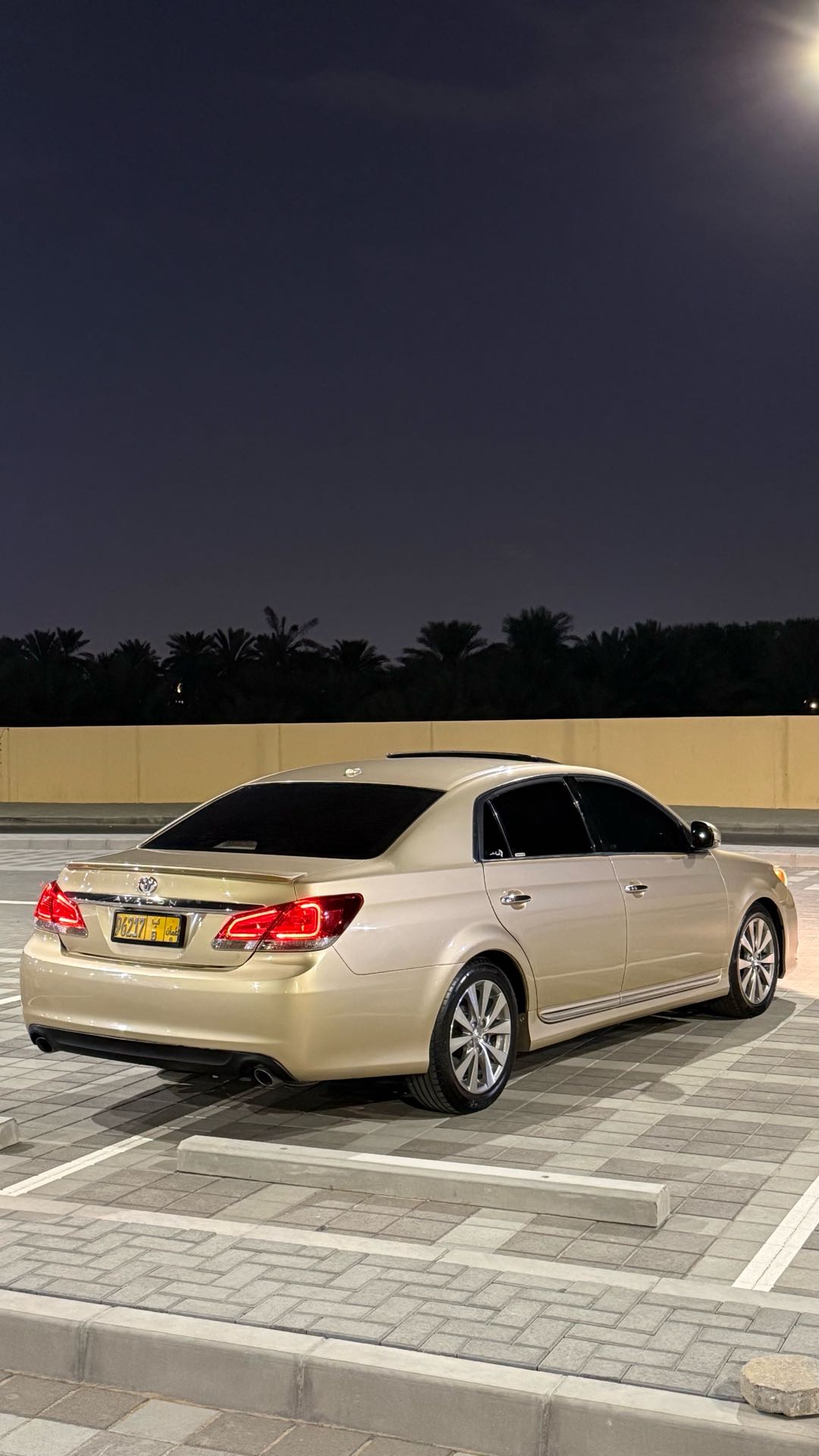 Car Image 2011 TOYOTA AVALON LIMITED