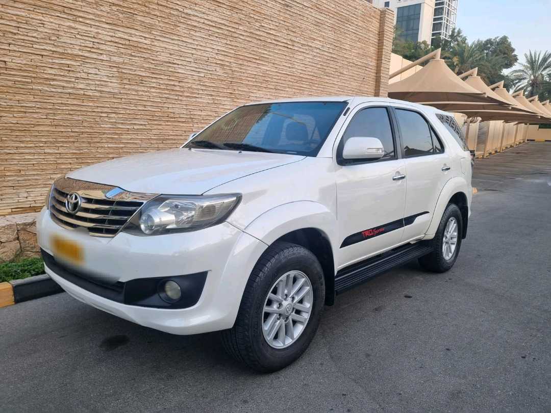 Car Image 2014 TOYOTA FORTUNER SR5