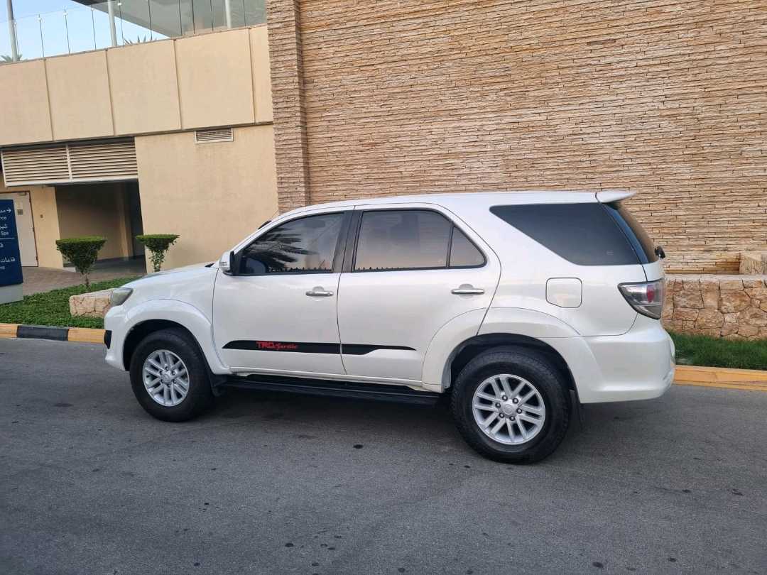 Car Image 2014 TOYOTA FORTUNER SR5