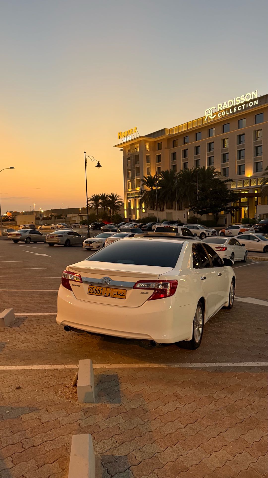 Car Image 2014 TOYOTA CAMRY XLE