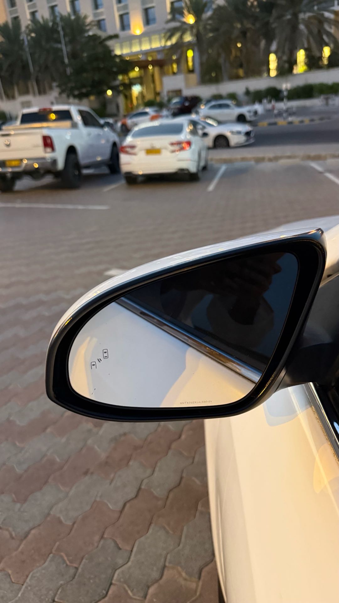 Car Image 2014 TOYOTA CAMRY XLE