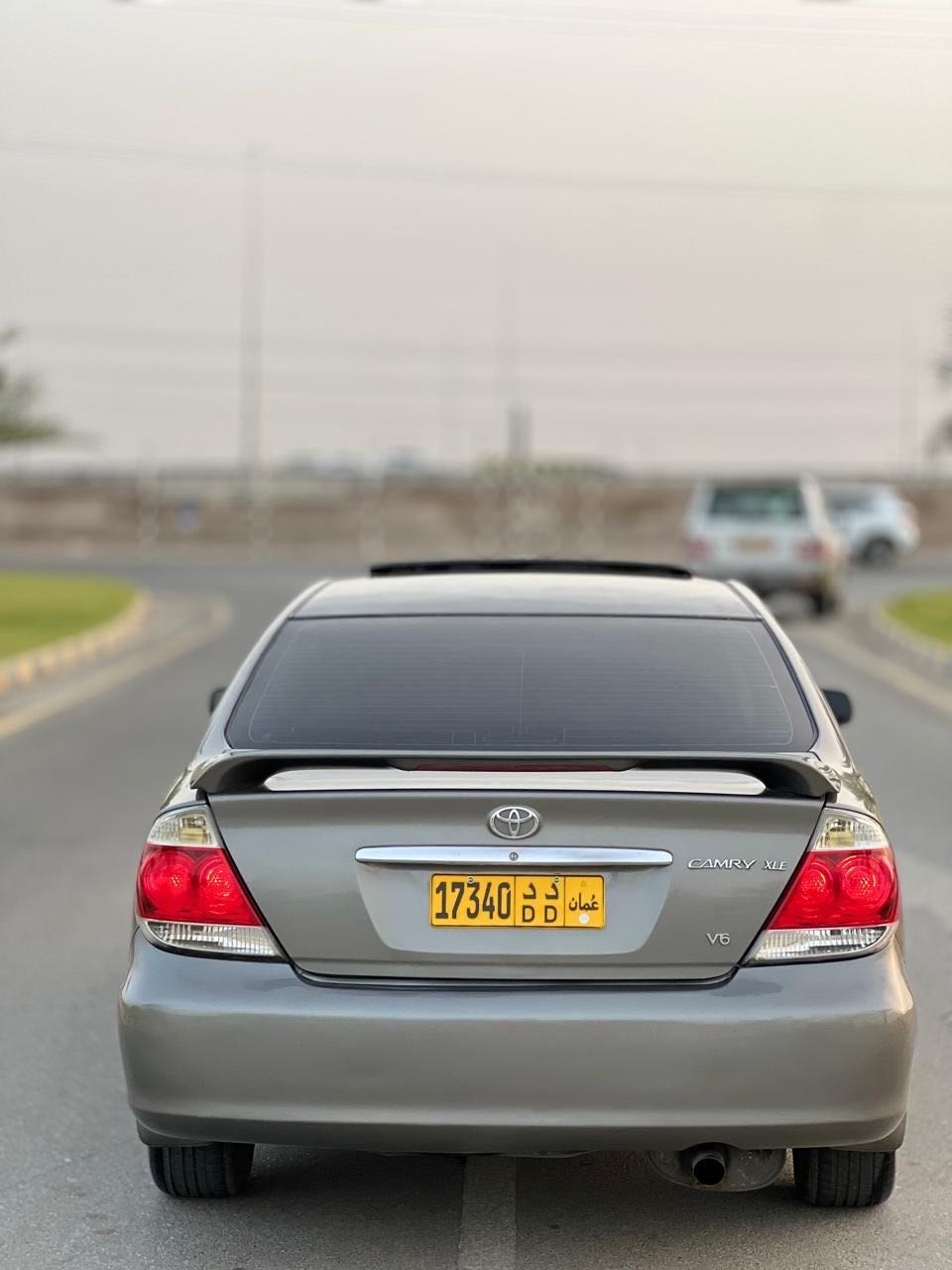 Car Image 2004 TOYOTA CAMRY LE
