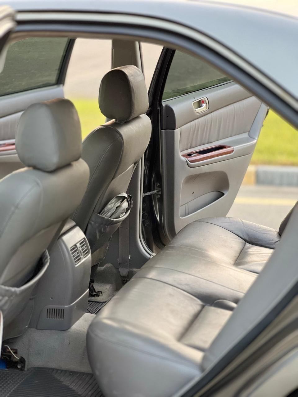 Car Image 2004 TOYOTA CAMRY LE
