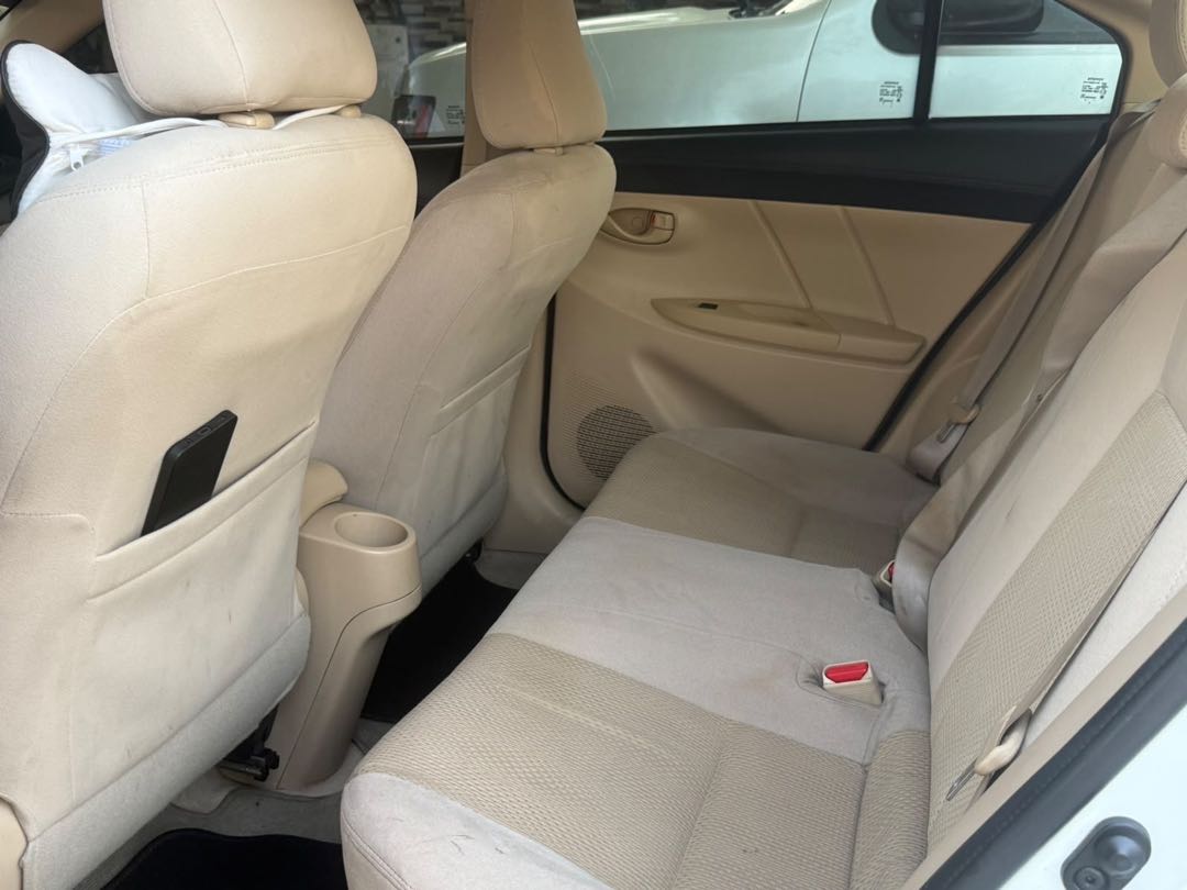 Car Image 2015 TOYOTA YARIS SE