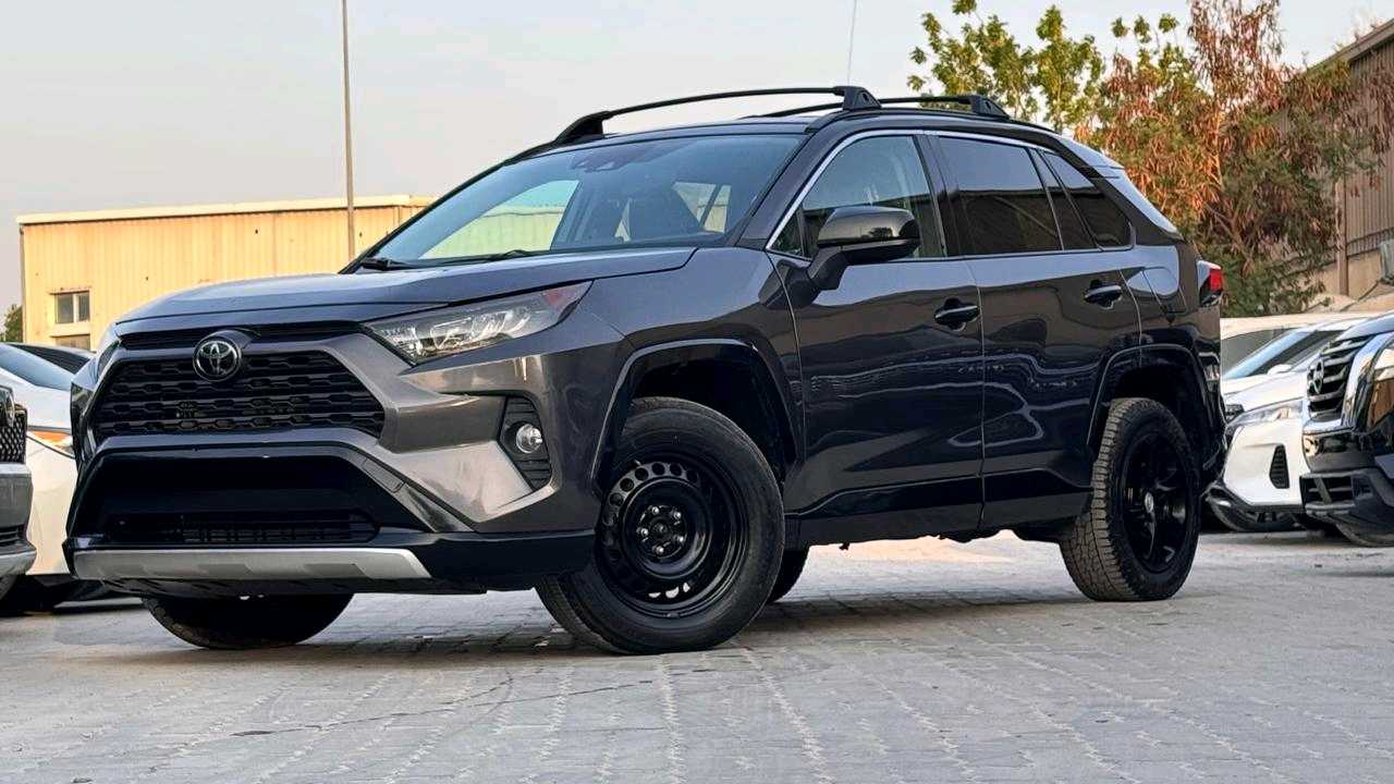 Car Image 2022 TOYOTA RAV4 LE