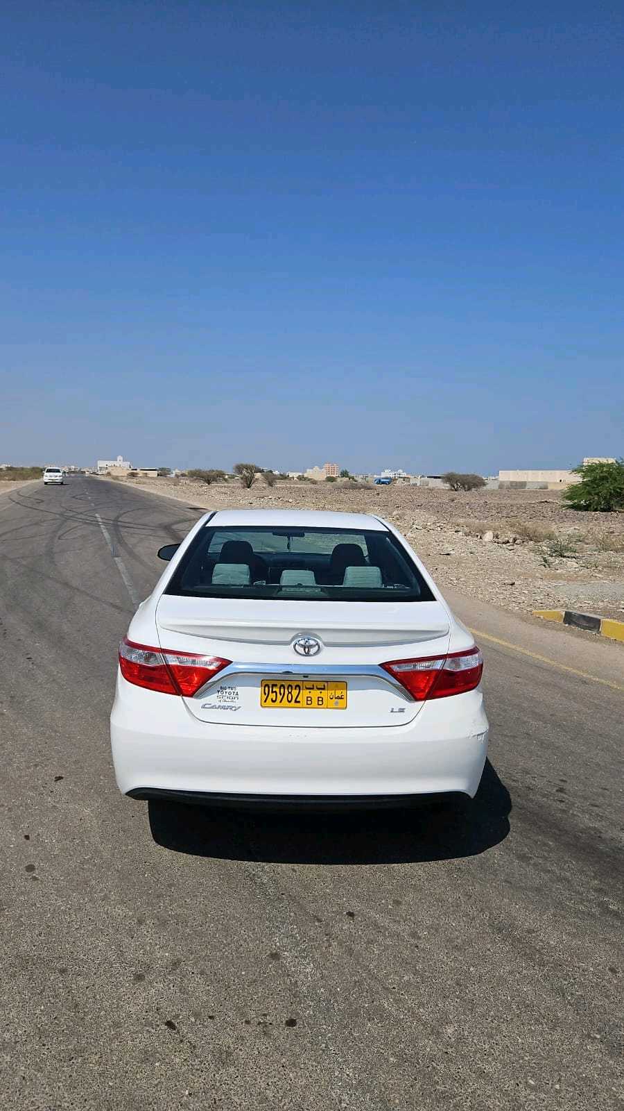 Car Image 2016 TOYOTA CAMRY LE