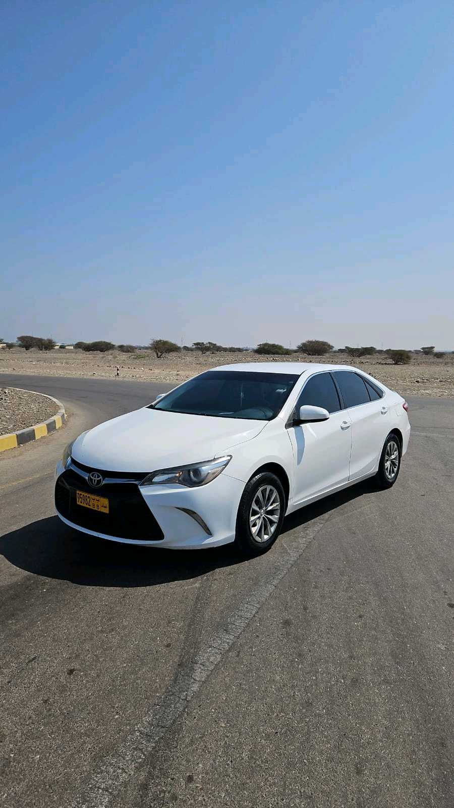 Car Image 2016 TOYOTA CAMRY LE