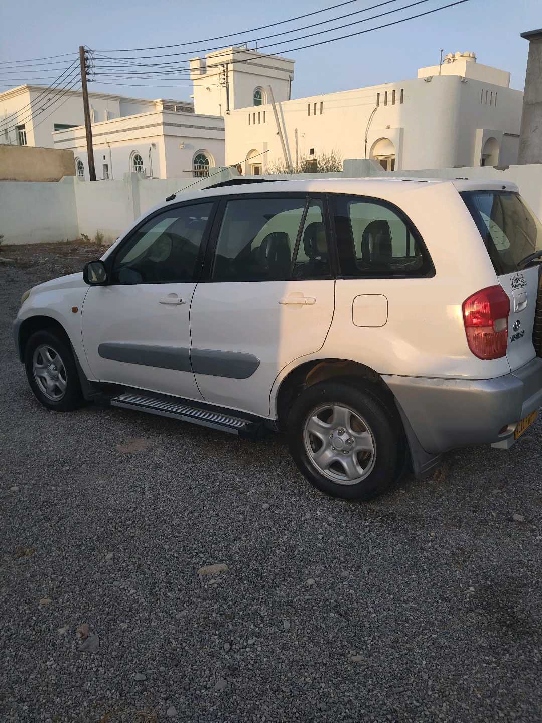 Car Image 2001 TOYOTA RAV4 L
