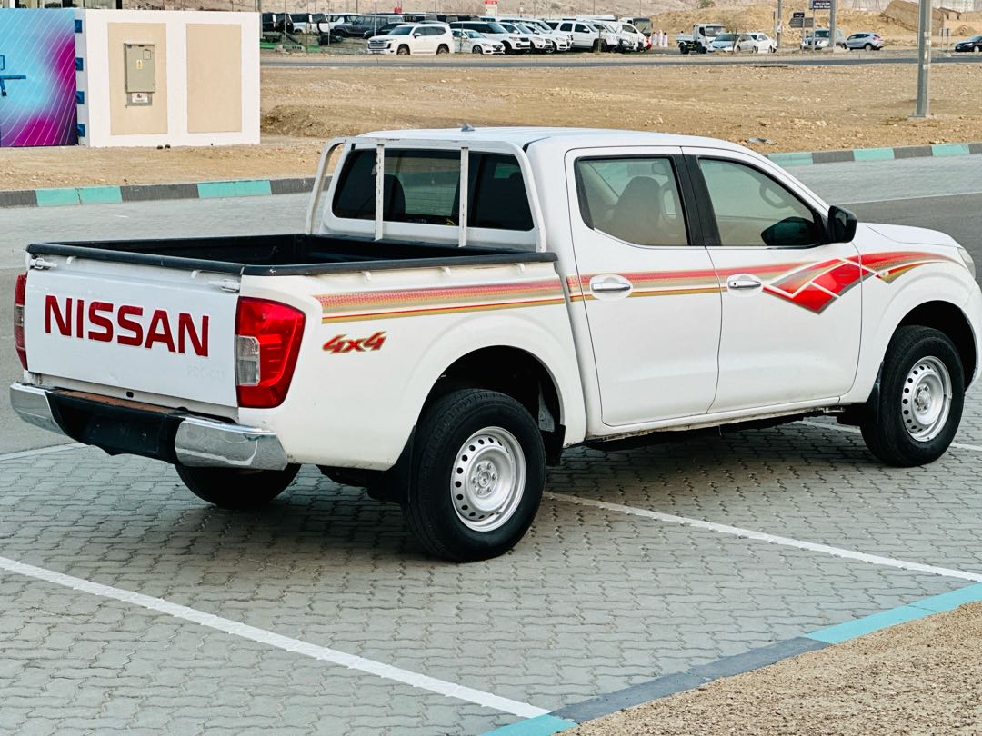 Car Image 2019 NISSAN NAVARA XE