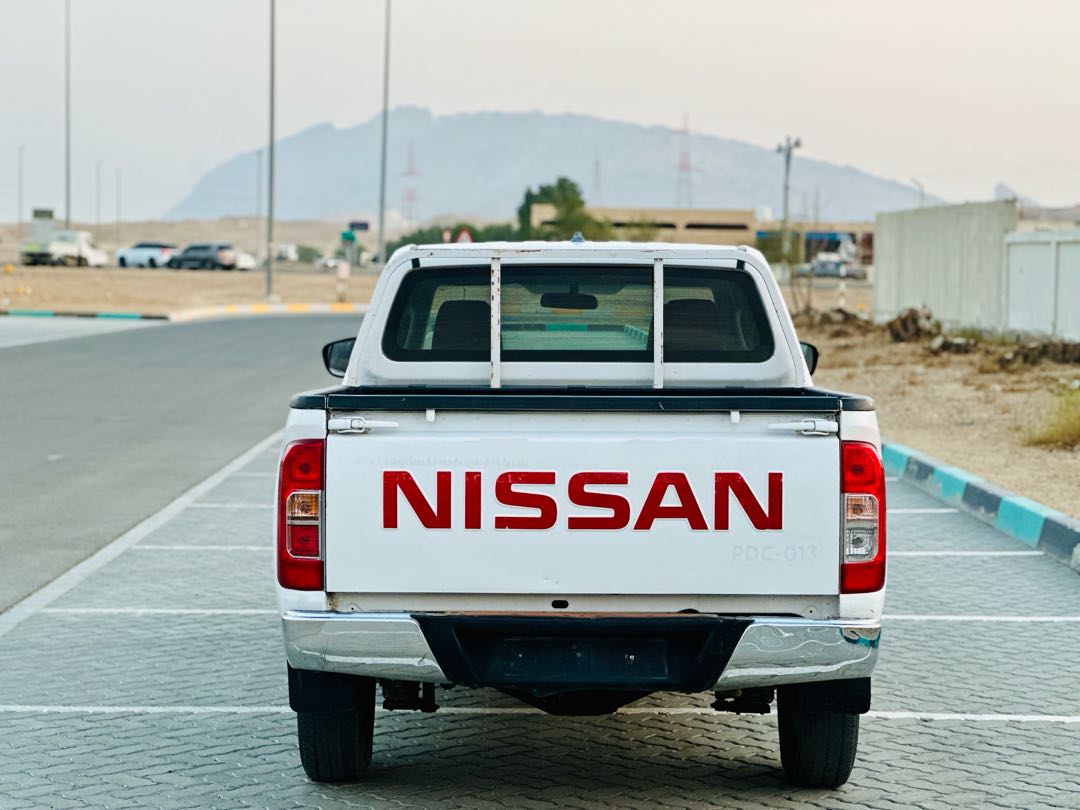 Car Image 2019 NISSAN NAVARA XE