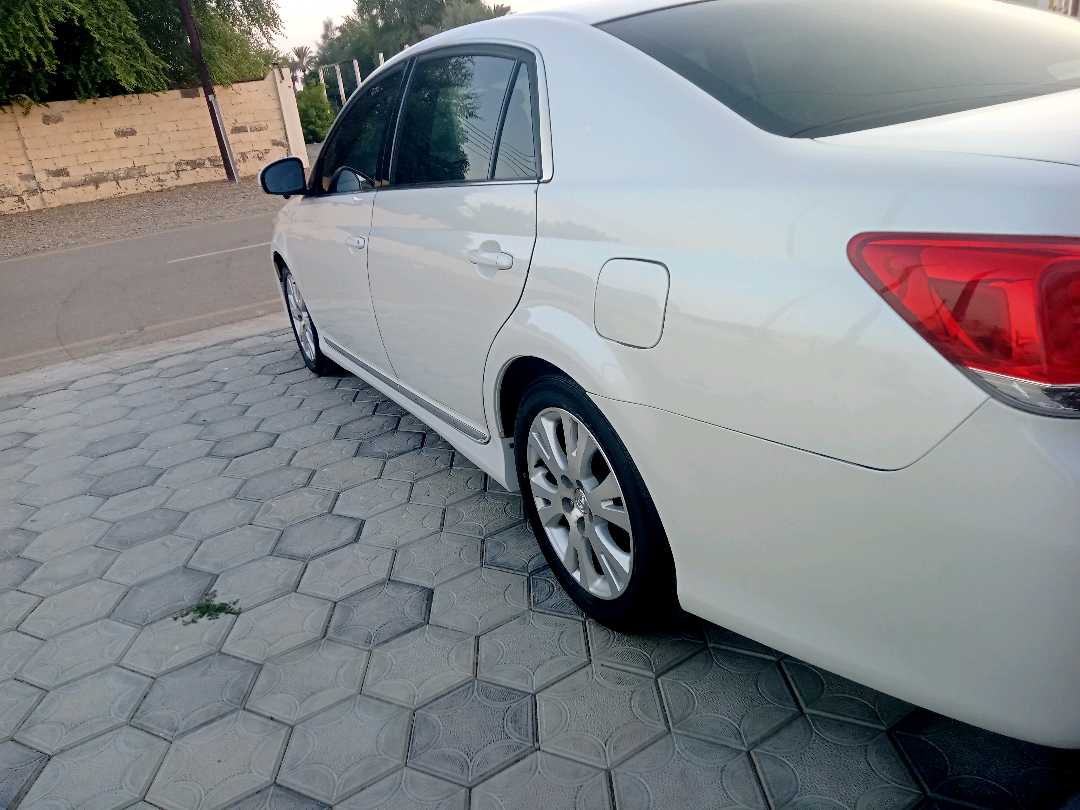 Car Image 2011 TOYOTA AVALON XLS