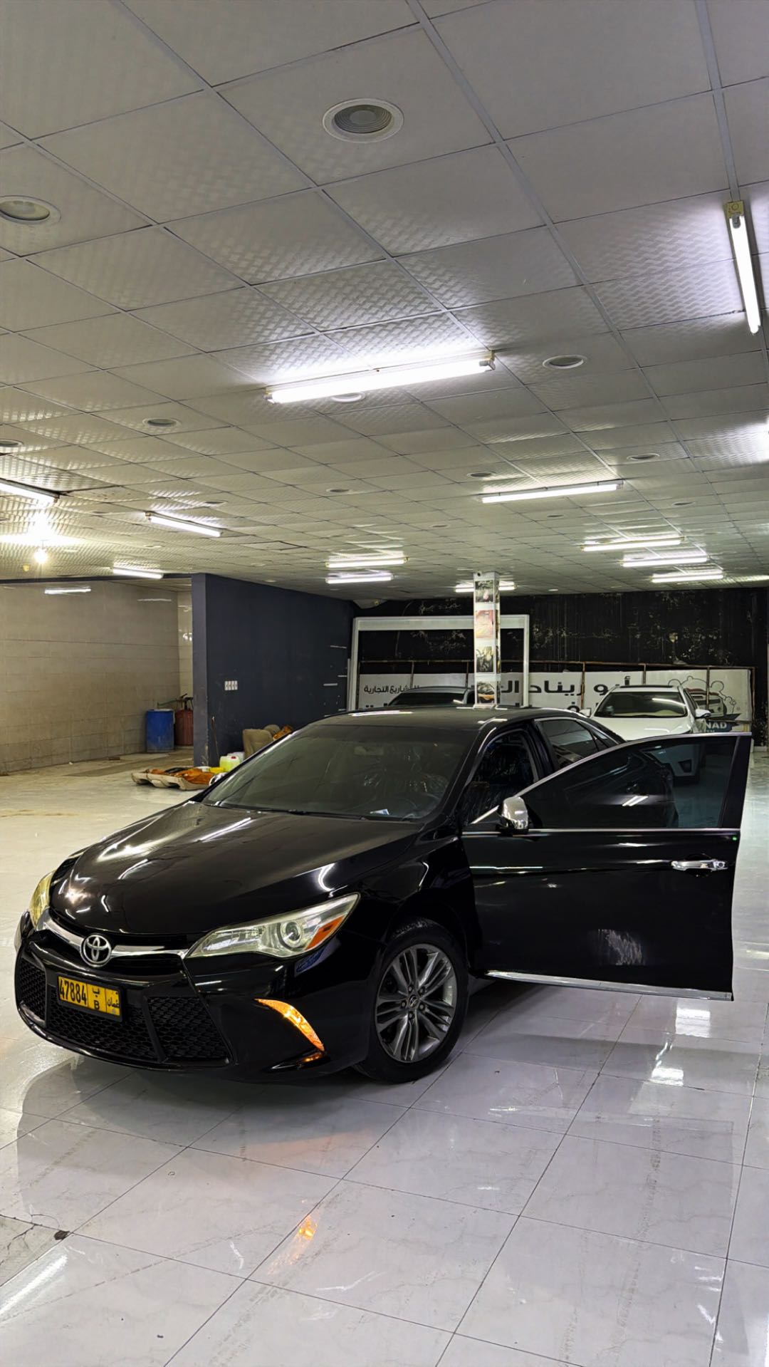 Car Image 2015 TOYOTA CAMRY SE