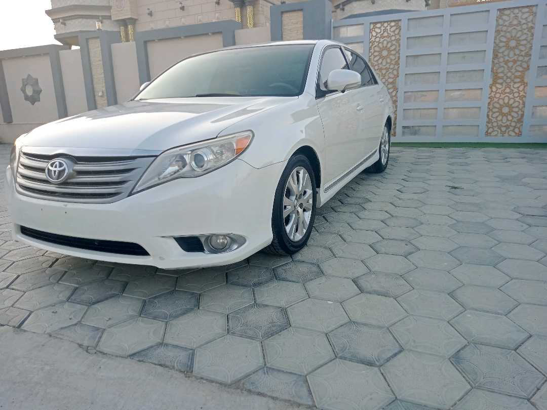 Car Image 2011 TOYOTA AVALON XLS