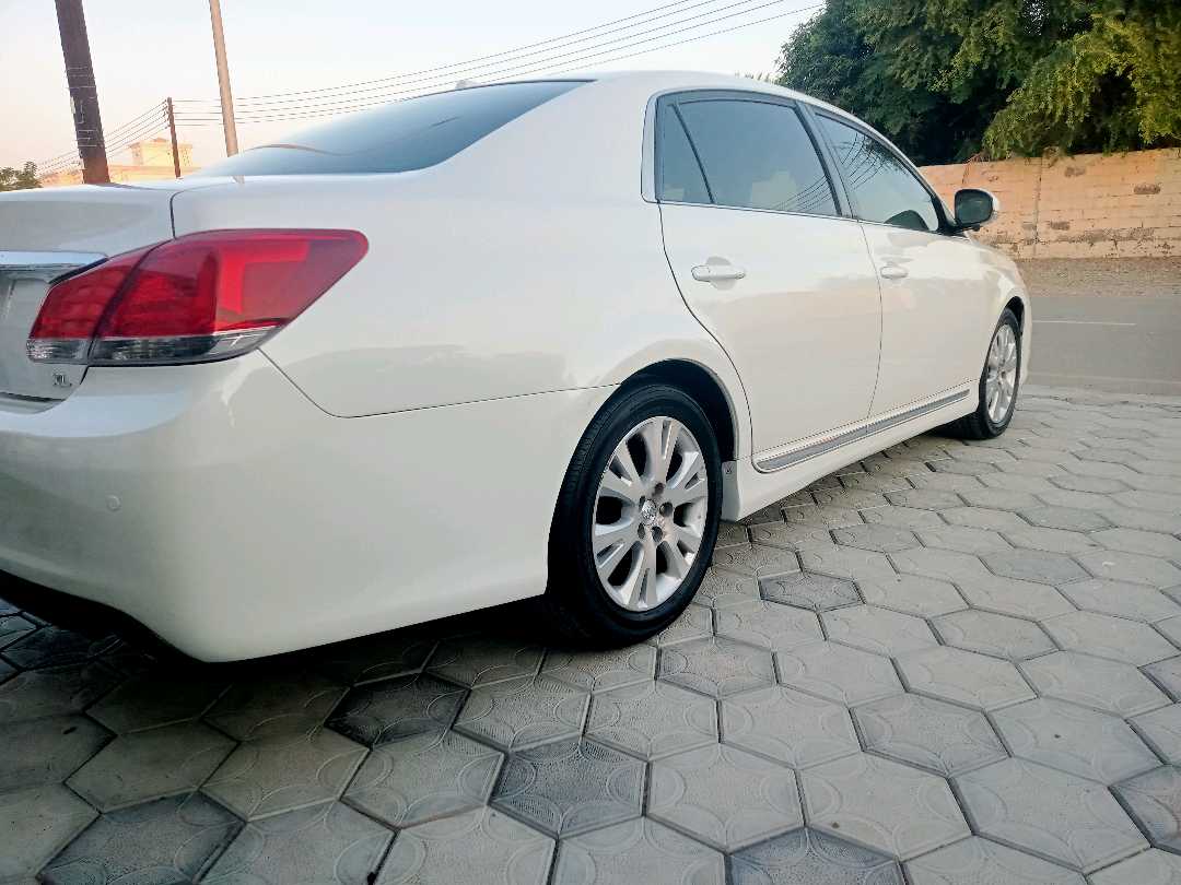 Car Image 2011 TOYOTA AVALON XLS