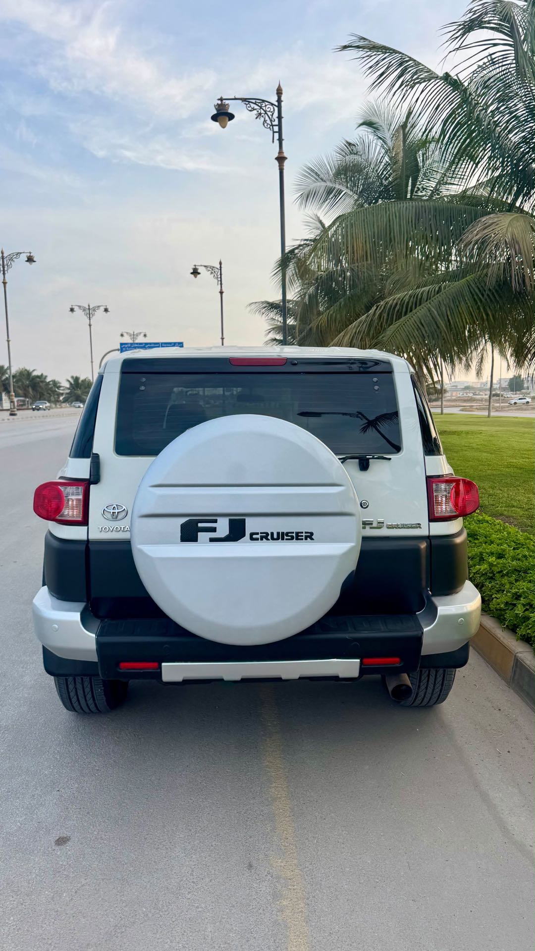 Car Image 2016 TOYOTA FJ CRUISER 