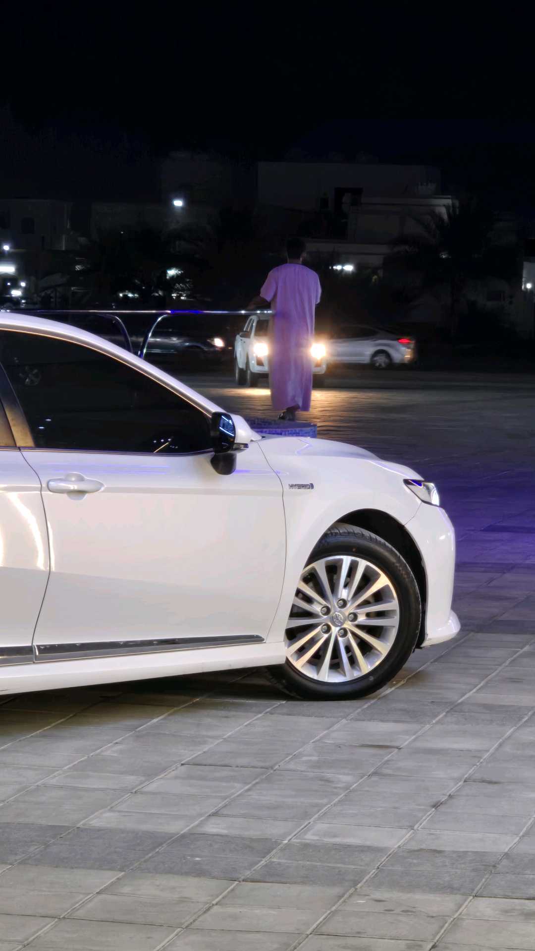 Car Image 2019 TOYOTA CAMRY E
