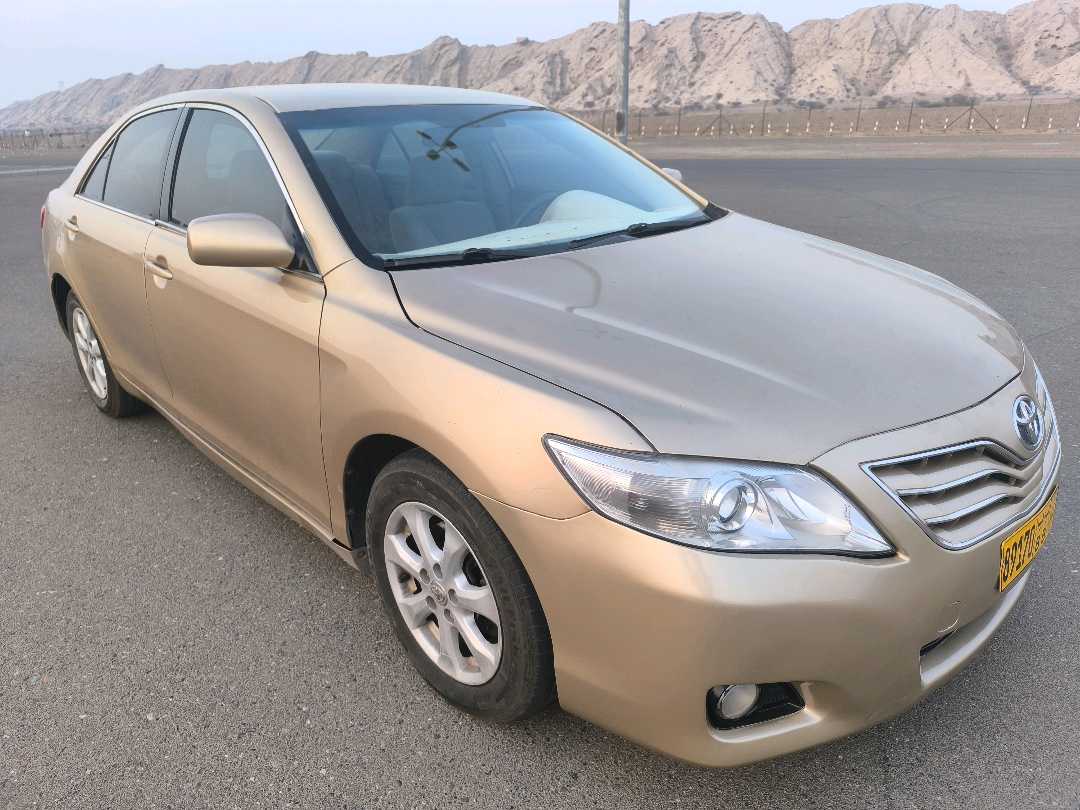 Car Image 2010 TOYOTA CAMRY LE