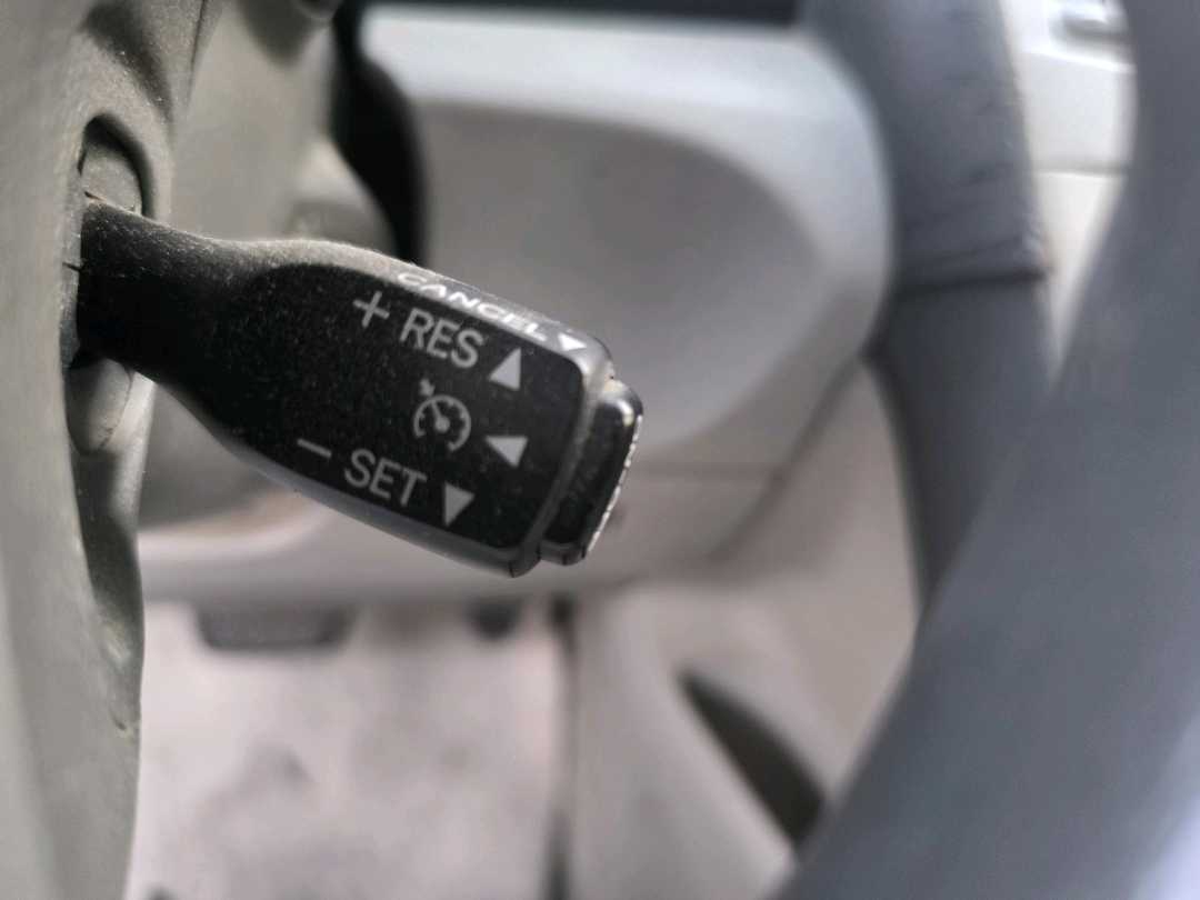 Car Image 2010 TOYOTA CAMRY LE