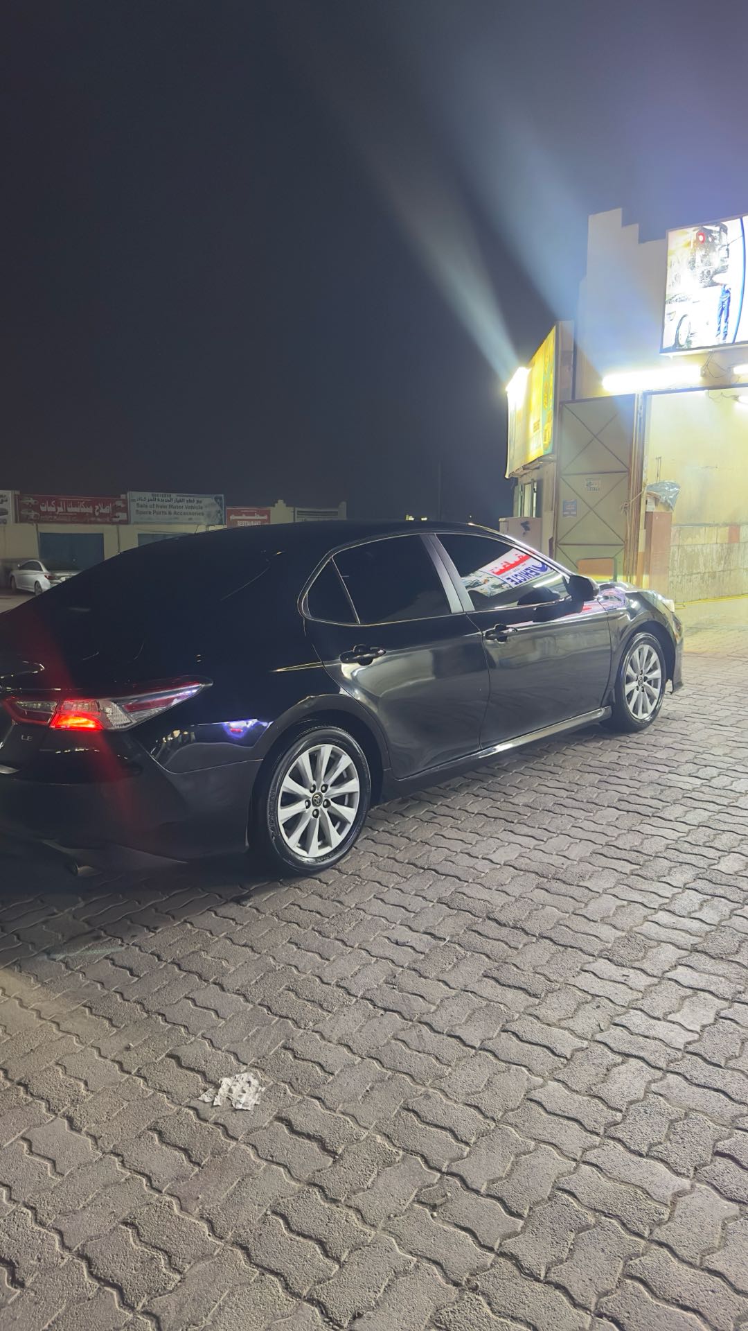 Car Image 2018 TOYOTA CAMRY LE
