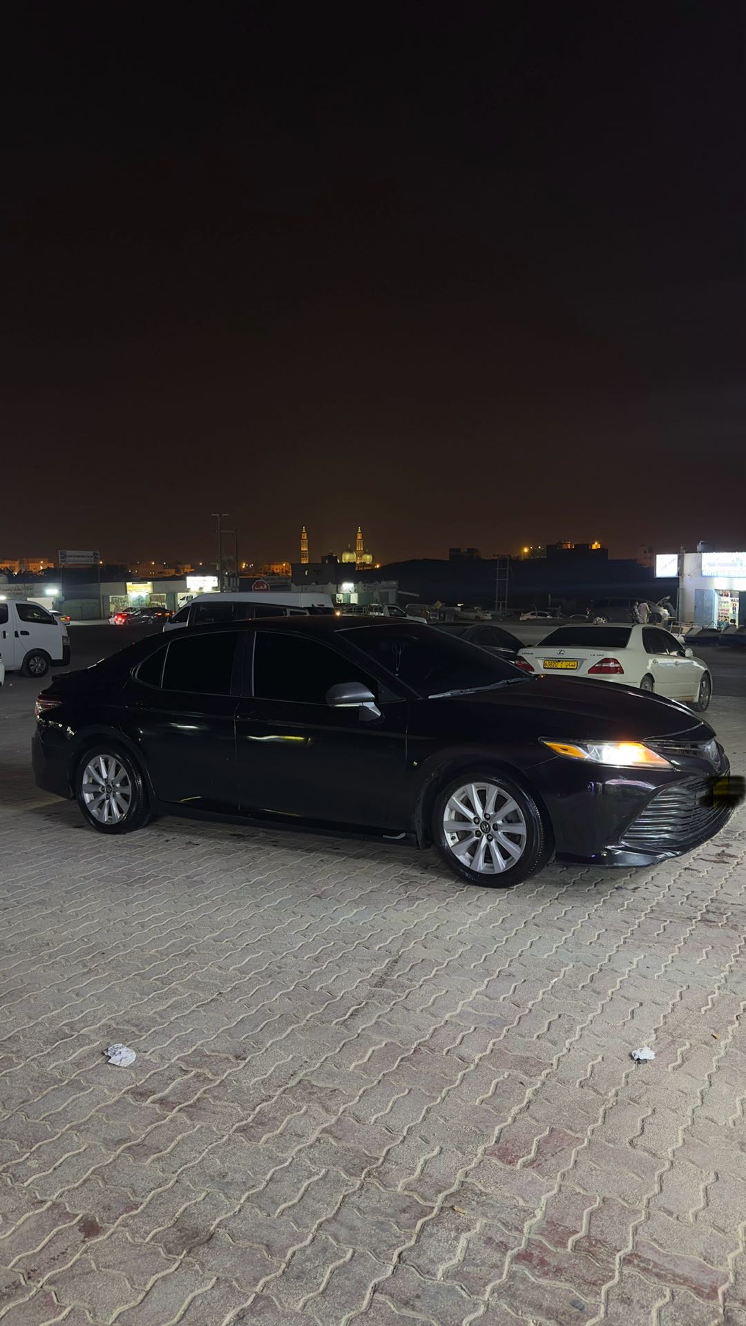 Car Image 2018 TOYOTA CAMRY LE