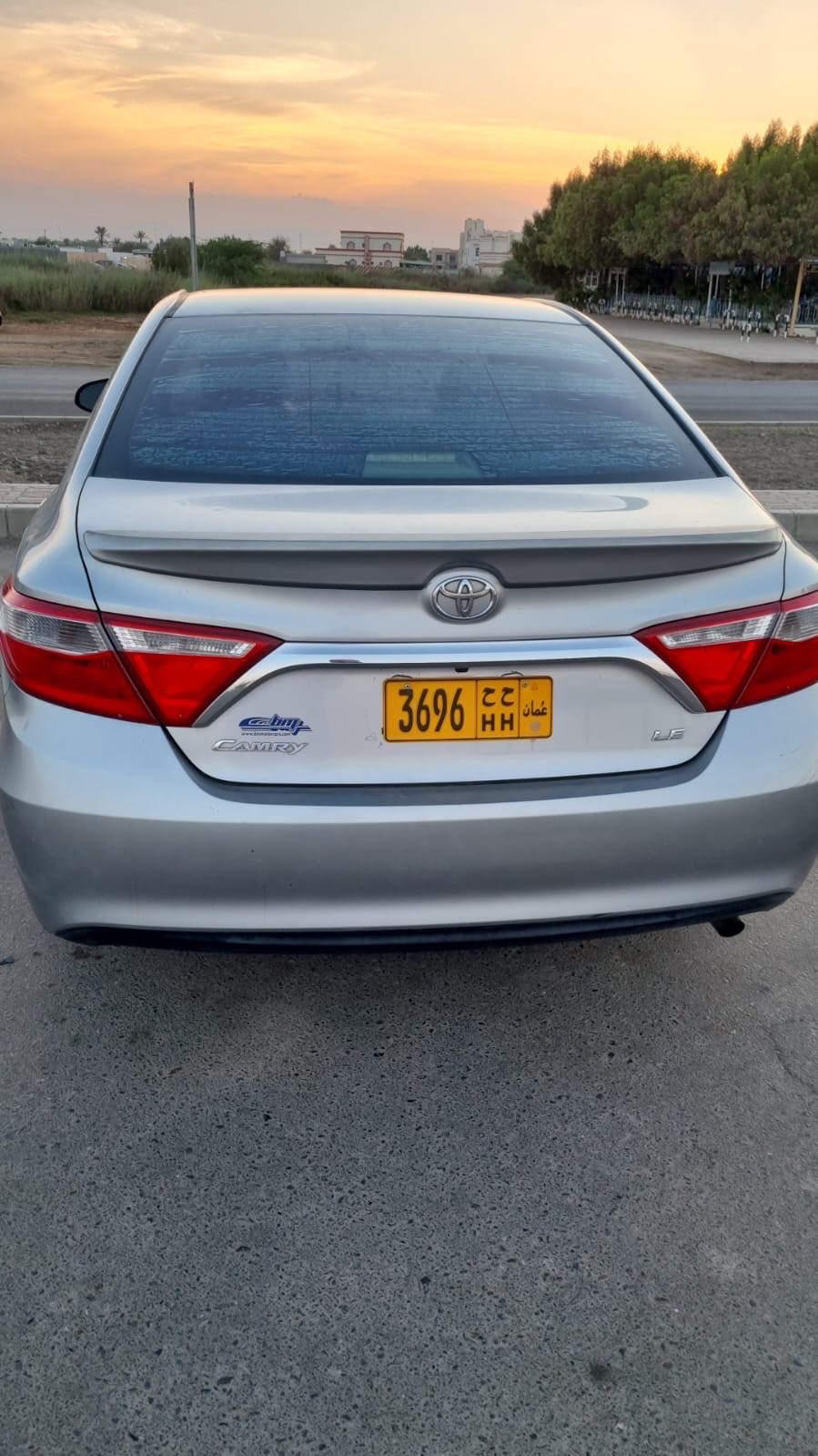 Car Image 2015 TOYOTA CAMRY LE