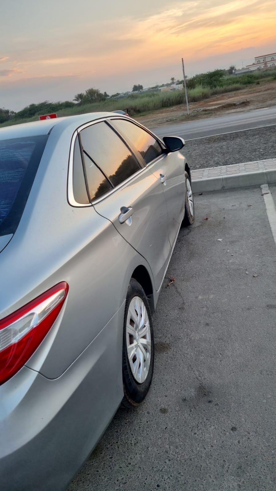Car Image 2015 TOYOTA CAMRY LE