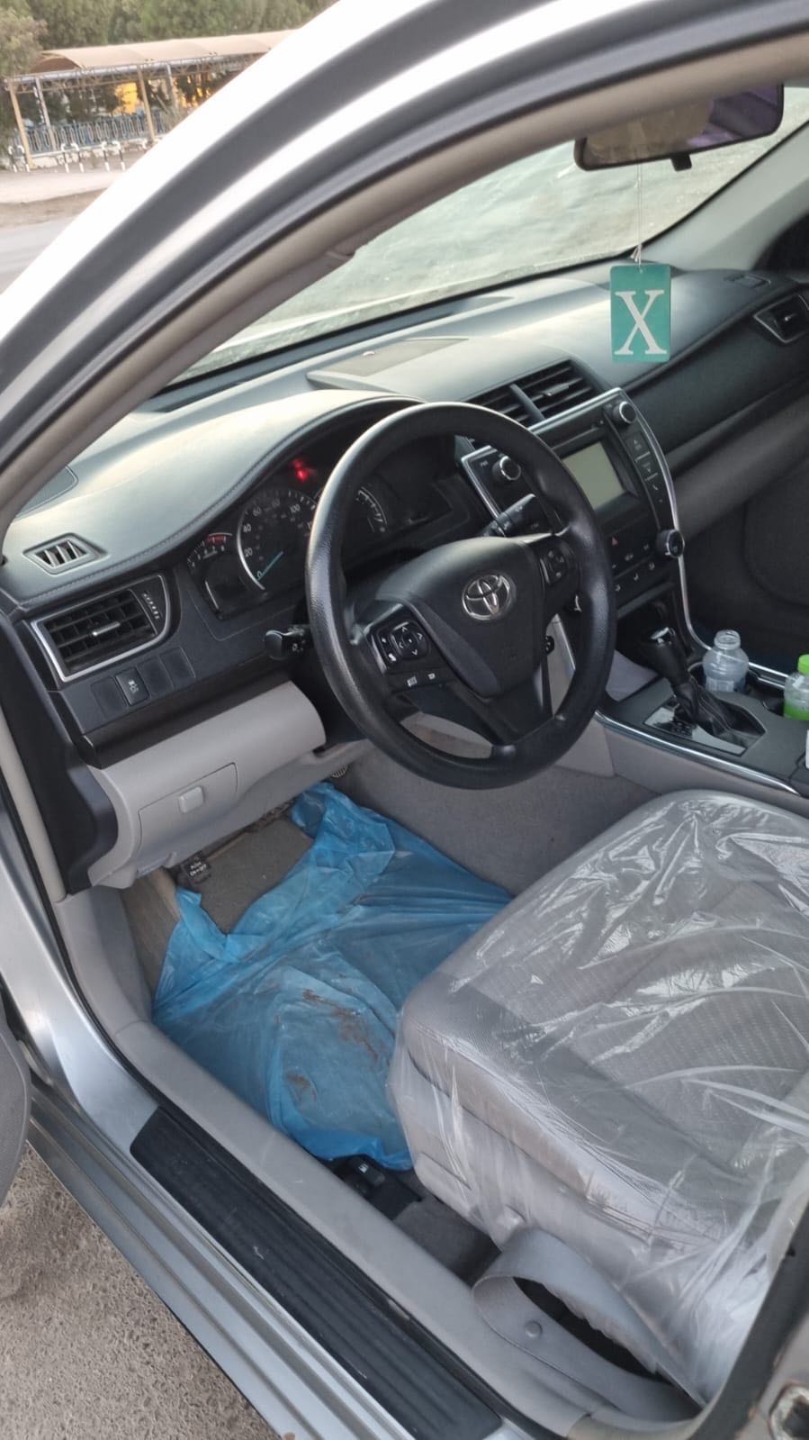 Car Image 2015 TOYOTA CAMRY LE