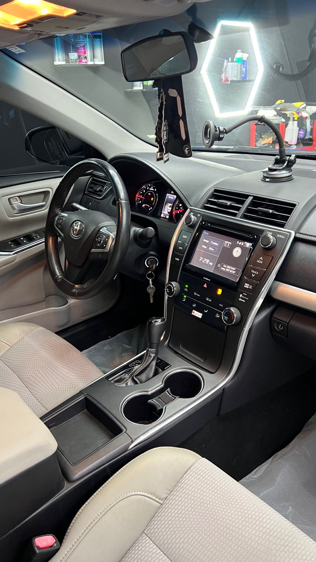 Car Image 2017 TOYOTA CAMRY SE