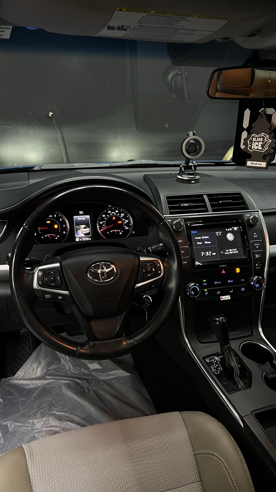 Car Image 2017 TOYOTA CAMRY SE
