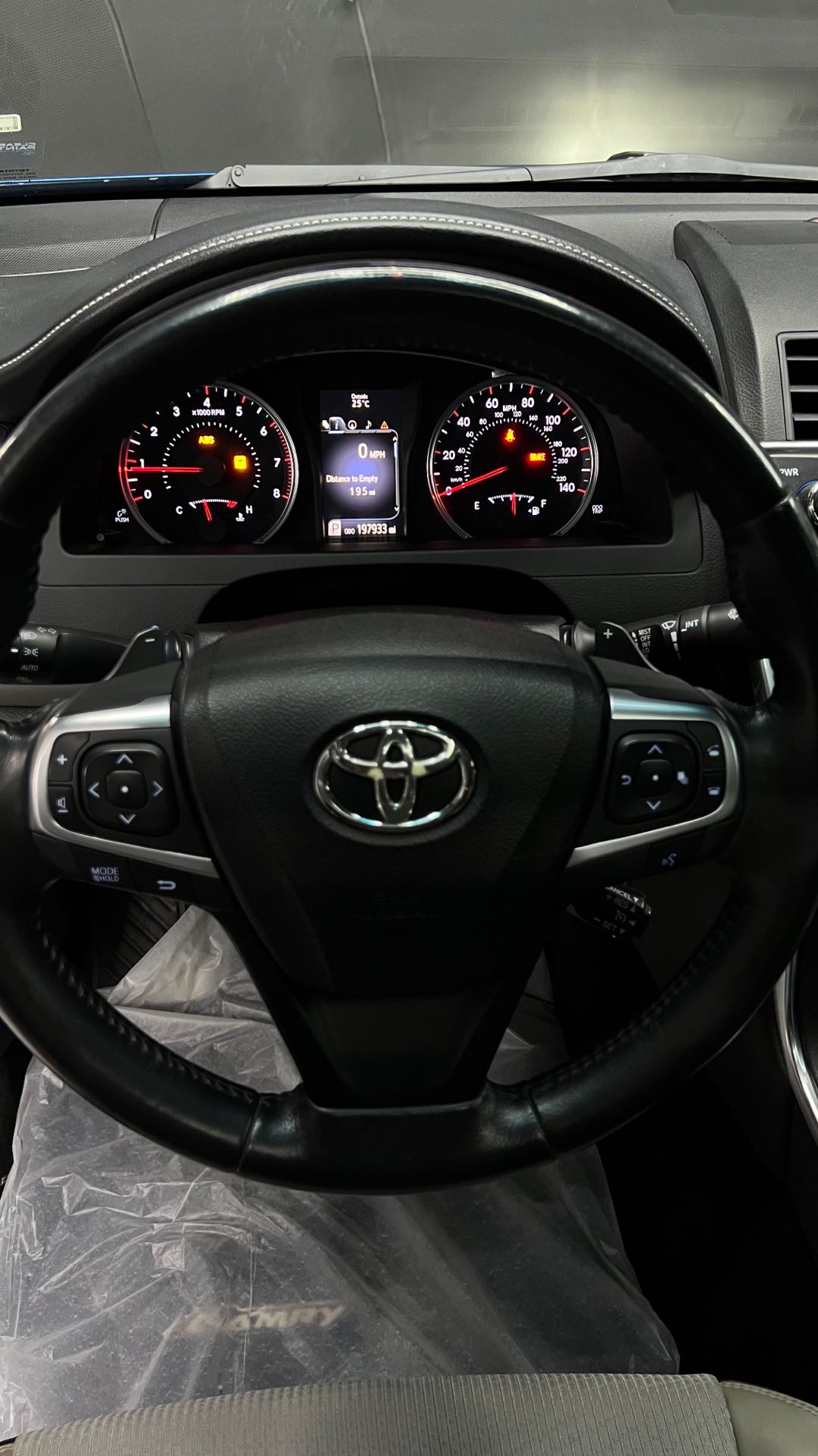 Car Image 2017 TOYOTA CAMRY SE