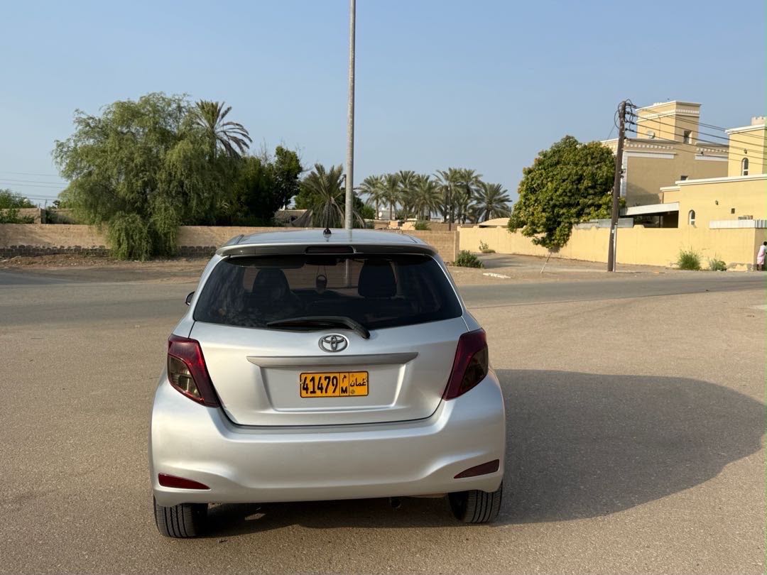 Car Image 2013 TOYOTA YARIS LE
