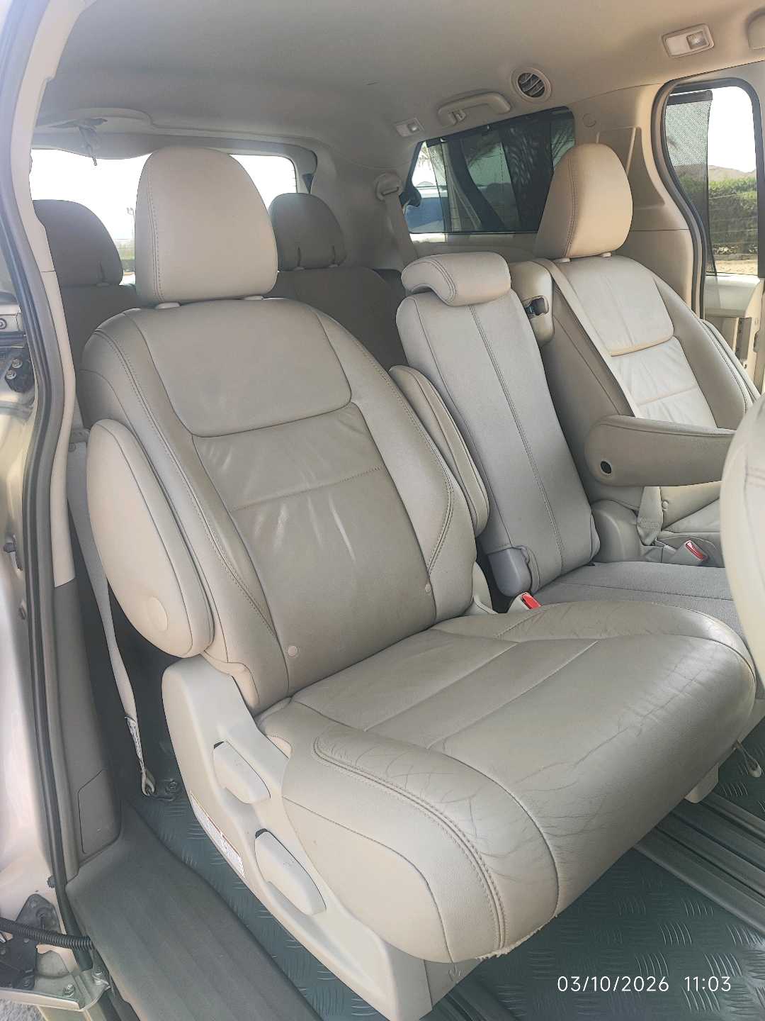 Car Image 2017 TOYOTA SIENNA XLE