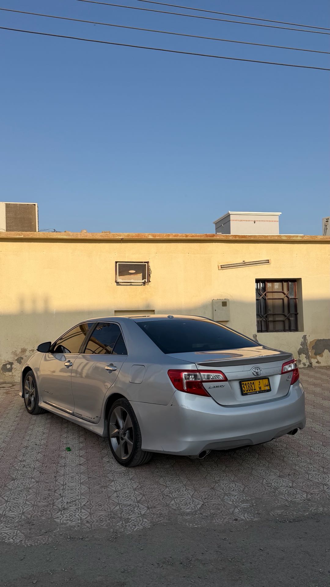 Car Image 2012 TOYOTA CAMRY SE