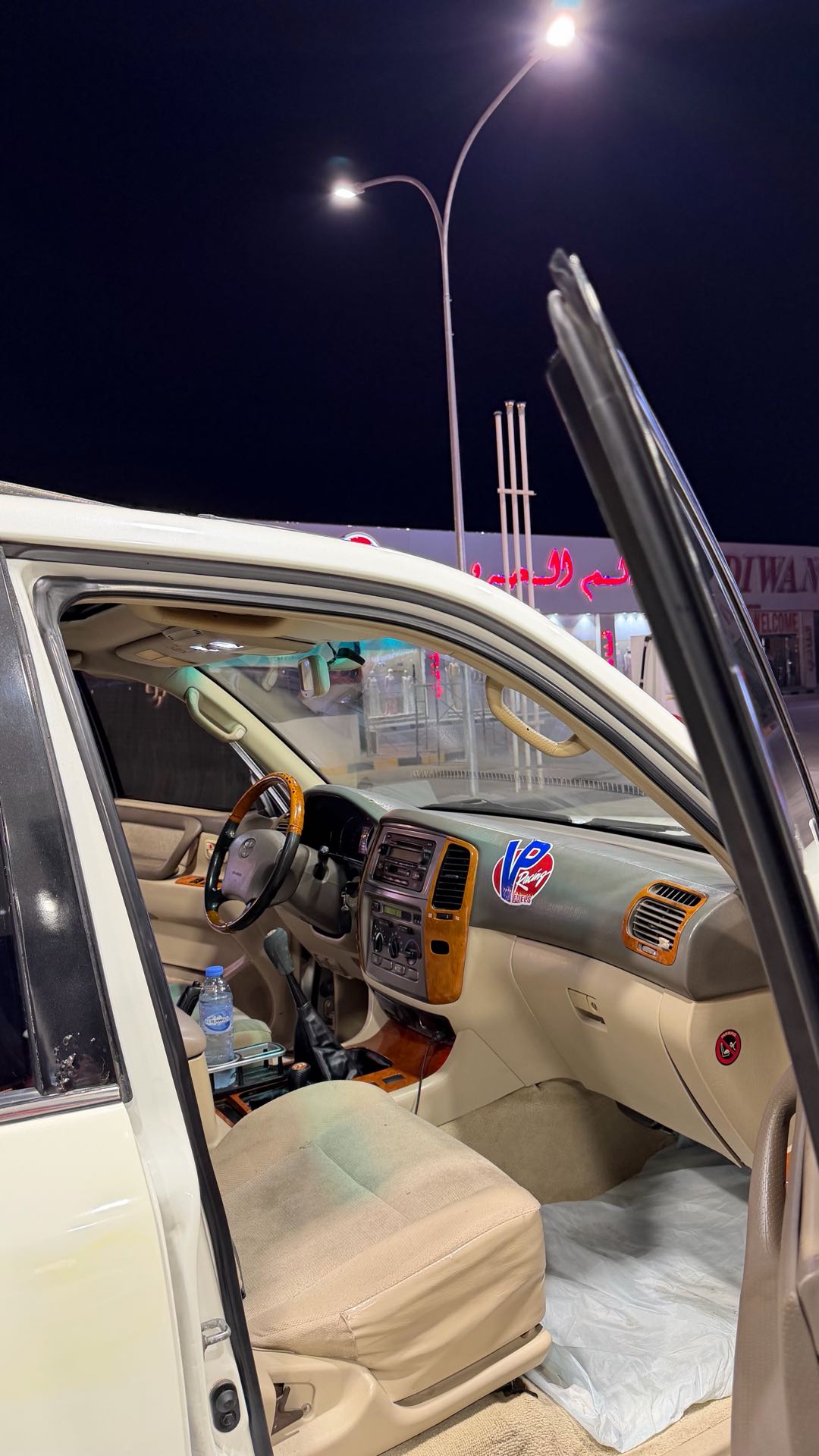 Car Image 2005 TOYOTA LAND CRUISER 