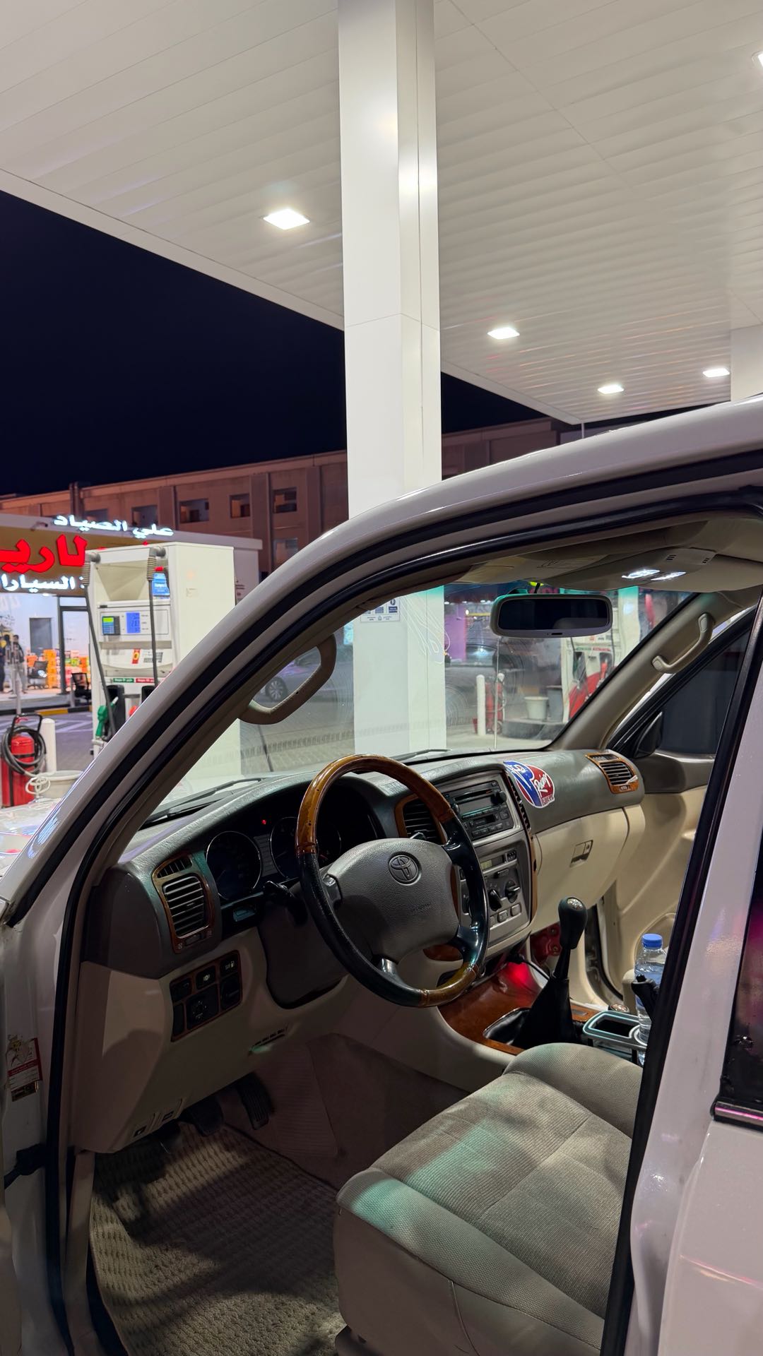 Car Image 2005 TOYOTA LAND CRUISER 