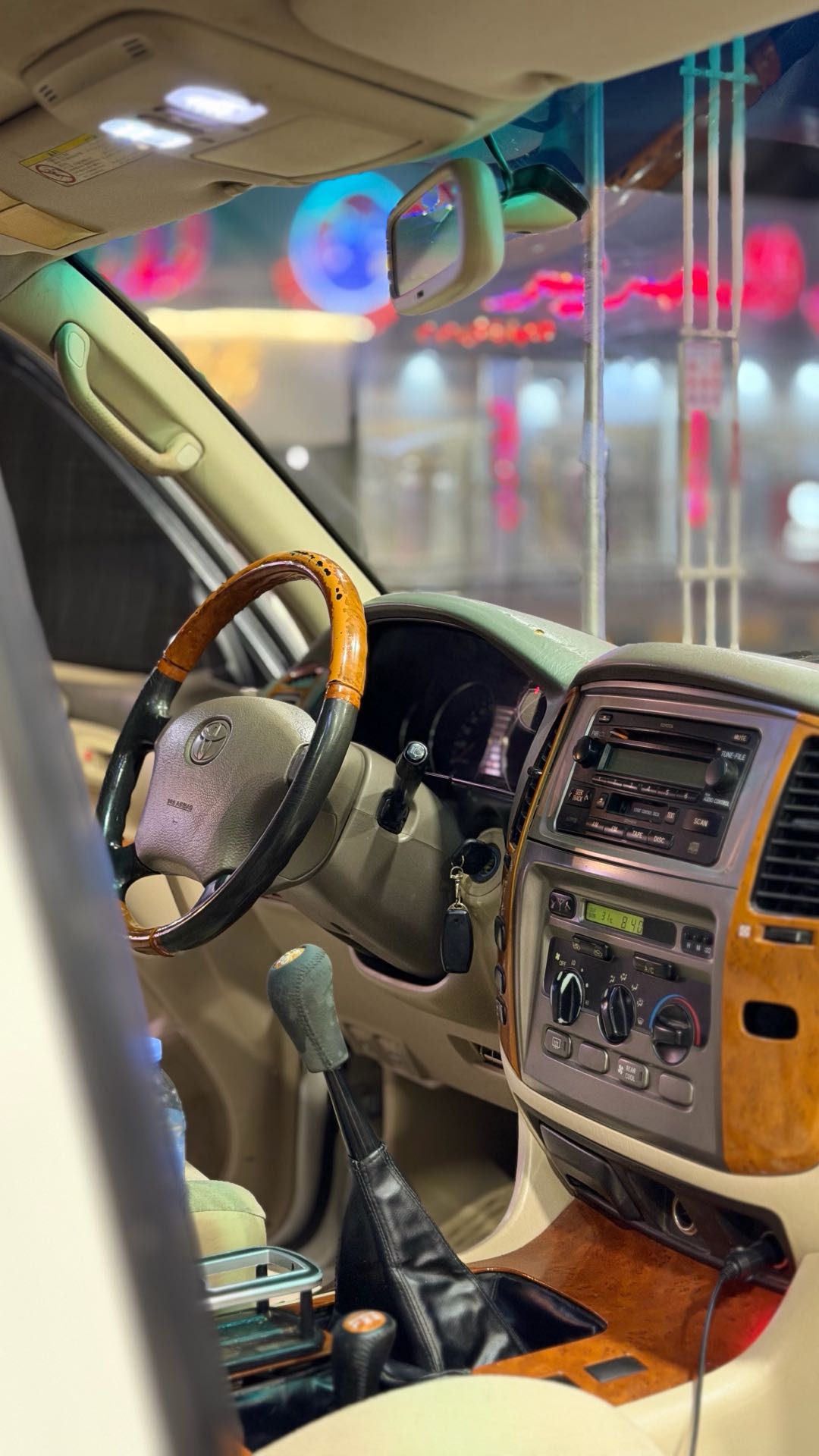 Car Image 2005 TOYOTA LAND CRUISER 