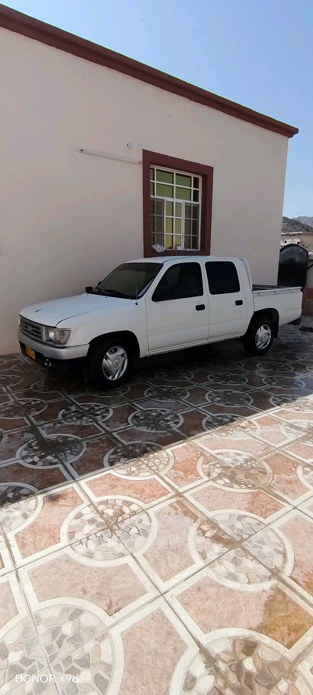 Car Image 1999 TOYOTA HILUX 2.0