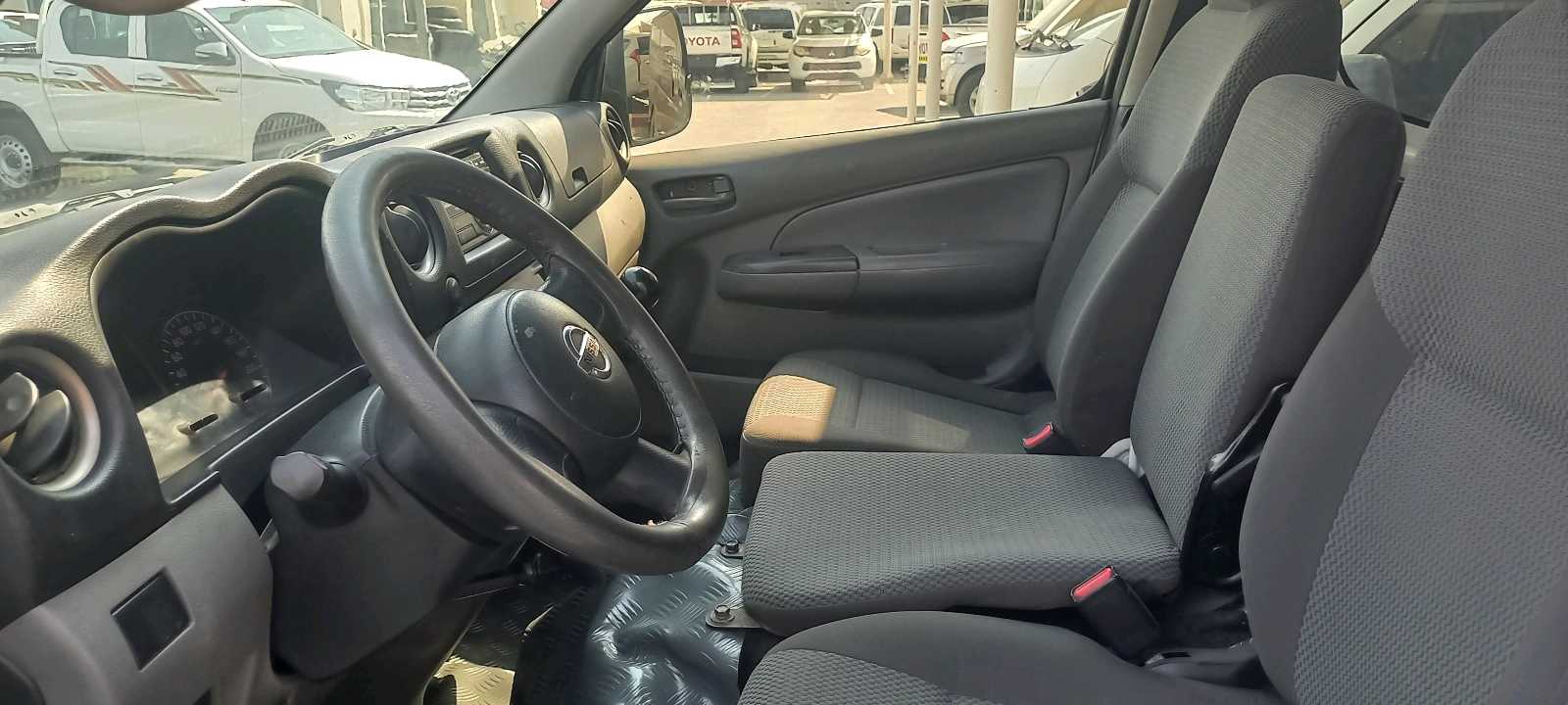 Car Image 2014 NISSAN NV350 