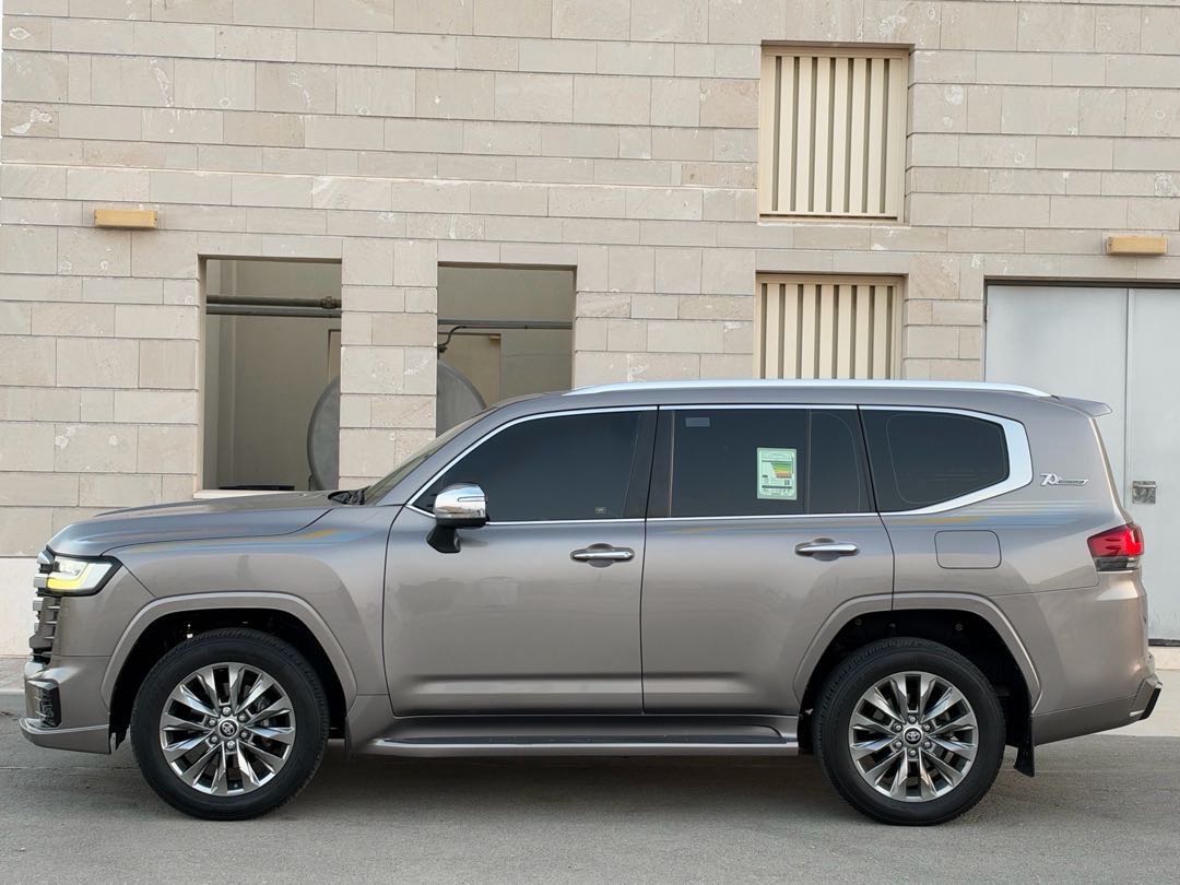 Car Image 2022 TOYOTA LAND CRUISER VX.R