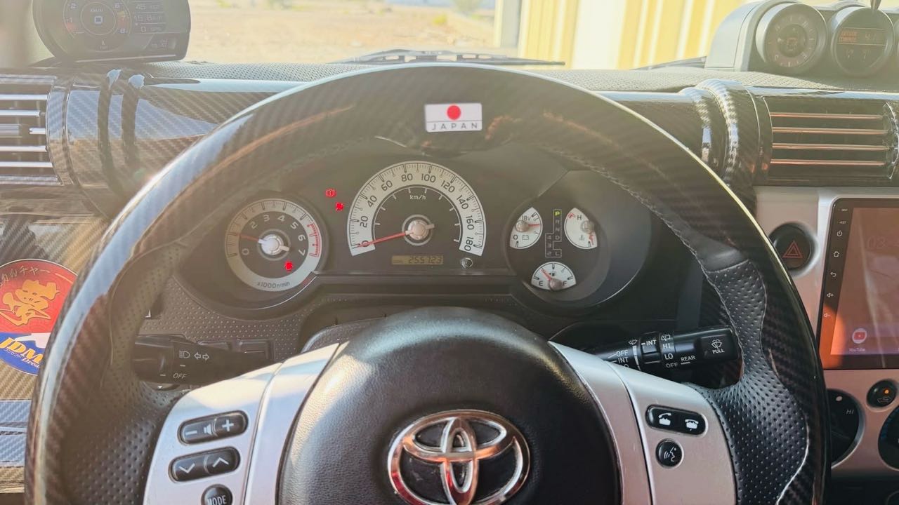 Car Image 2011 TOYOTA FJ CRUISER 