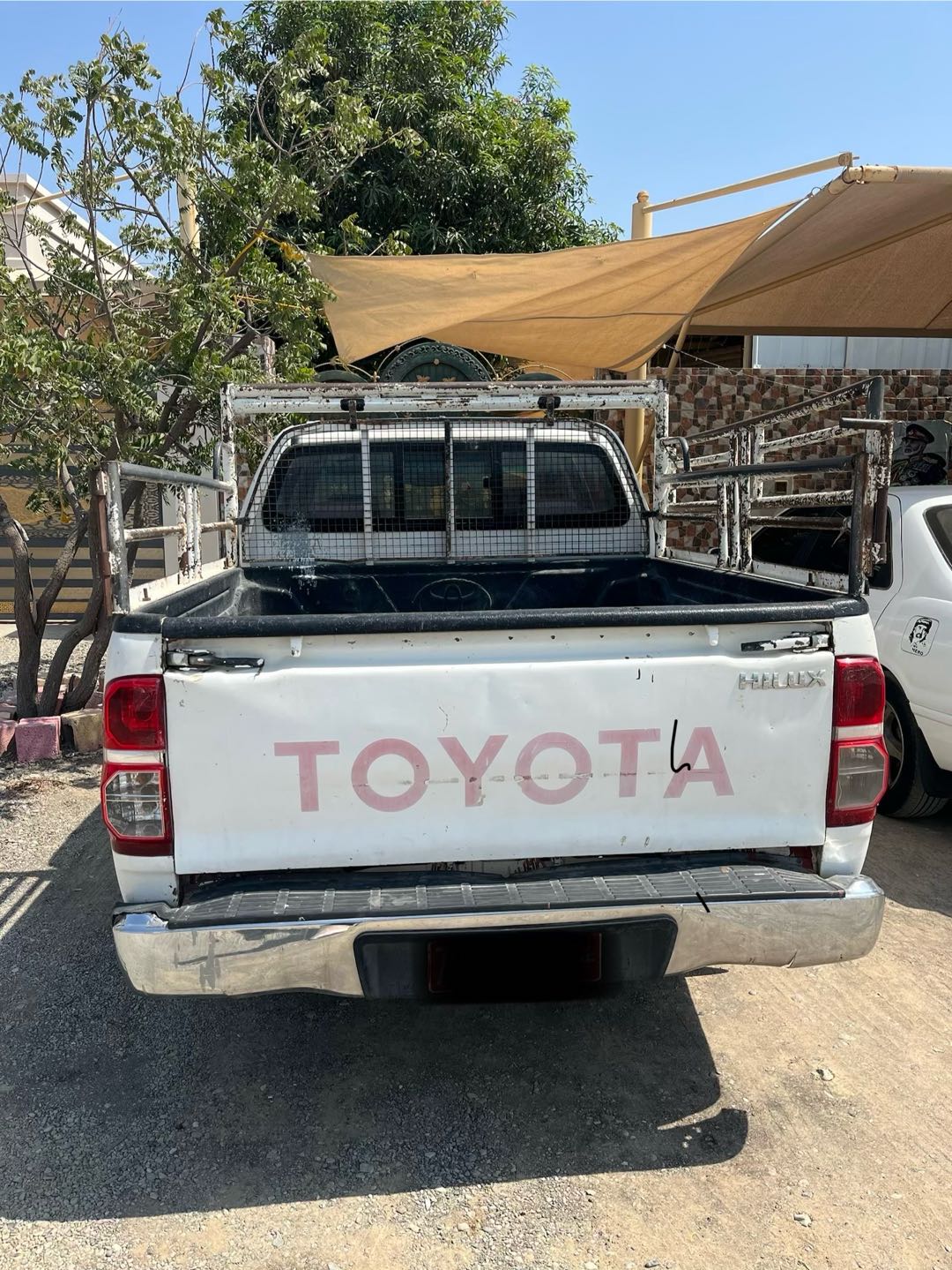 Car Image 2015 TOYOTA HILUX GL